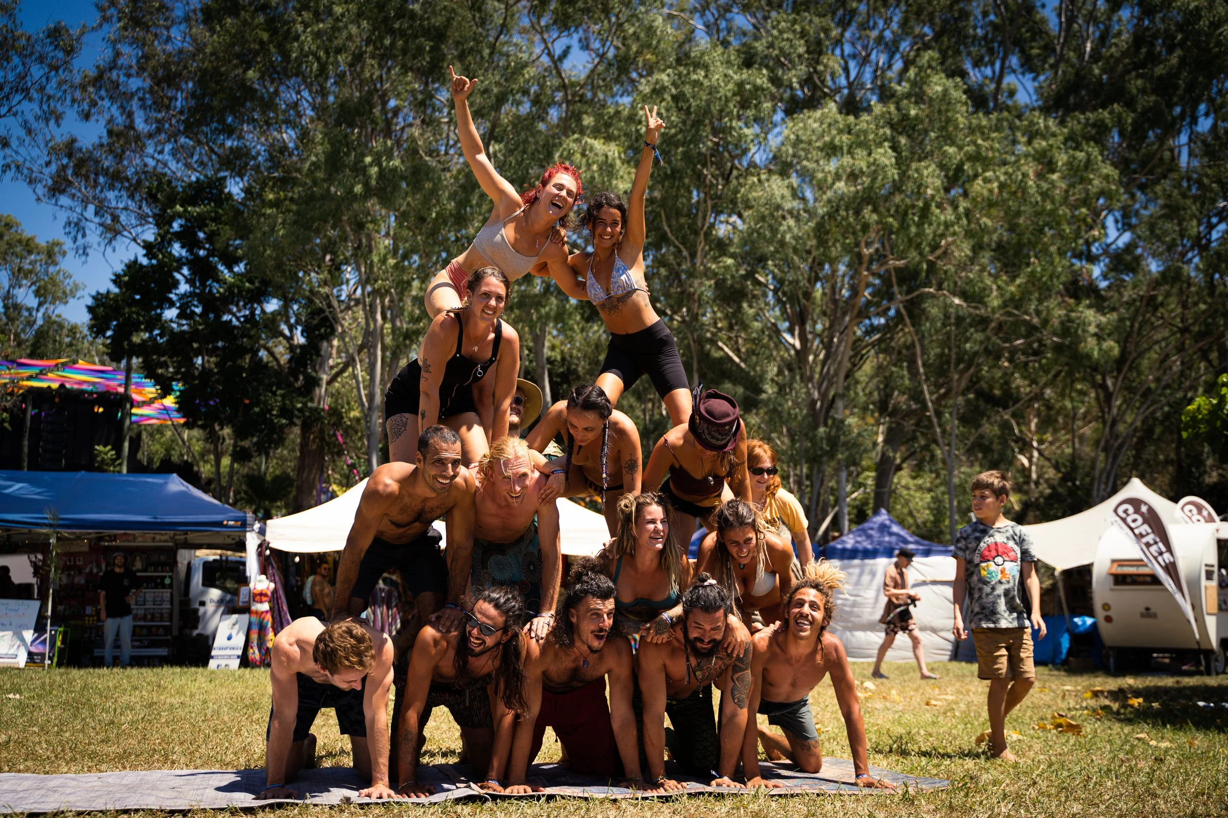 MUSHROOMVALLEY FESTIVAL, QUEENSLAND. AUSTRALIA. FESTIVAL CROWD.