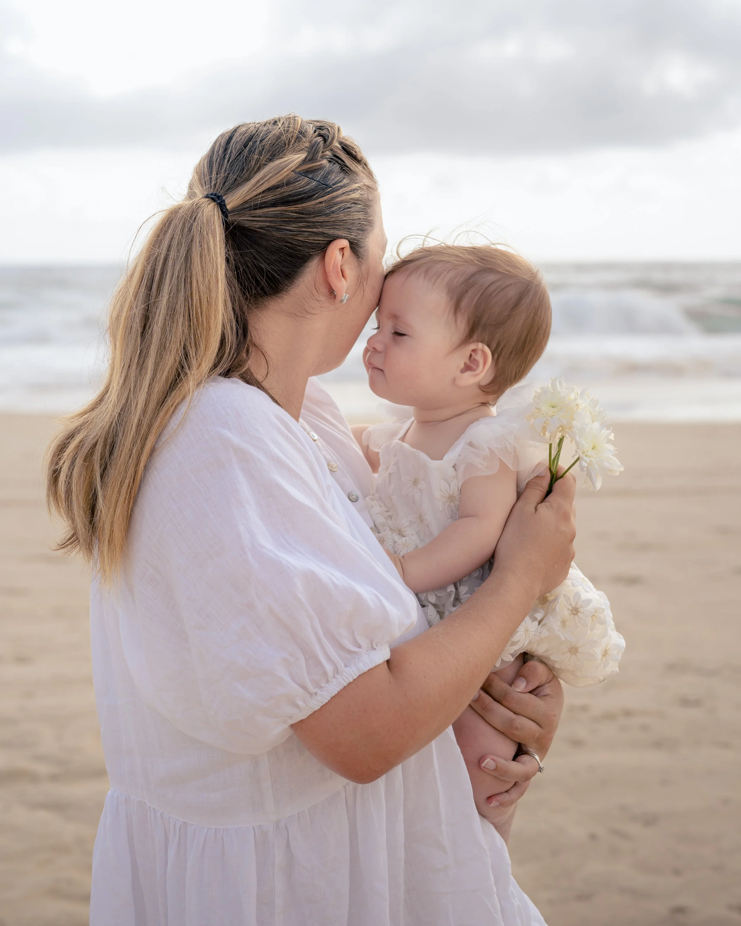 MATERNITY PHOTOGRAPHY, GOLD COAST BEACH. BABY NEW BORN PHOTO. SPECIAL MEMORIES