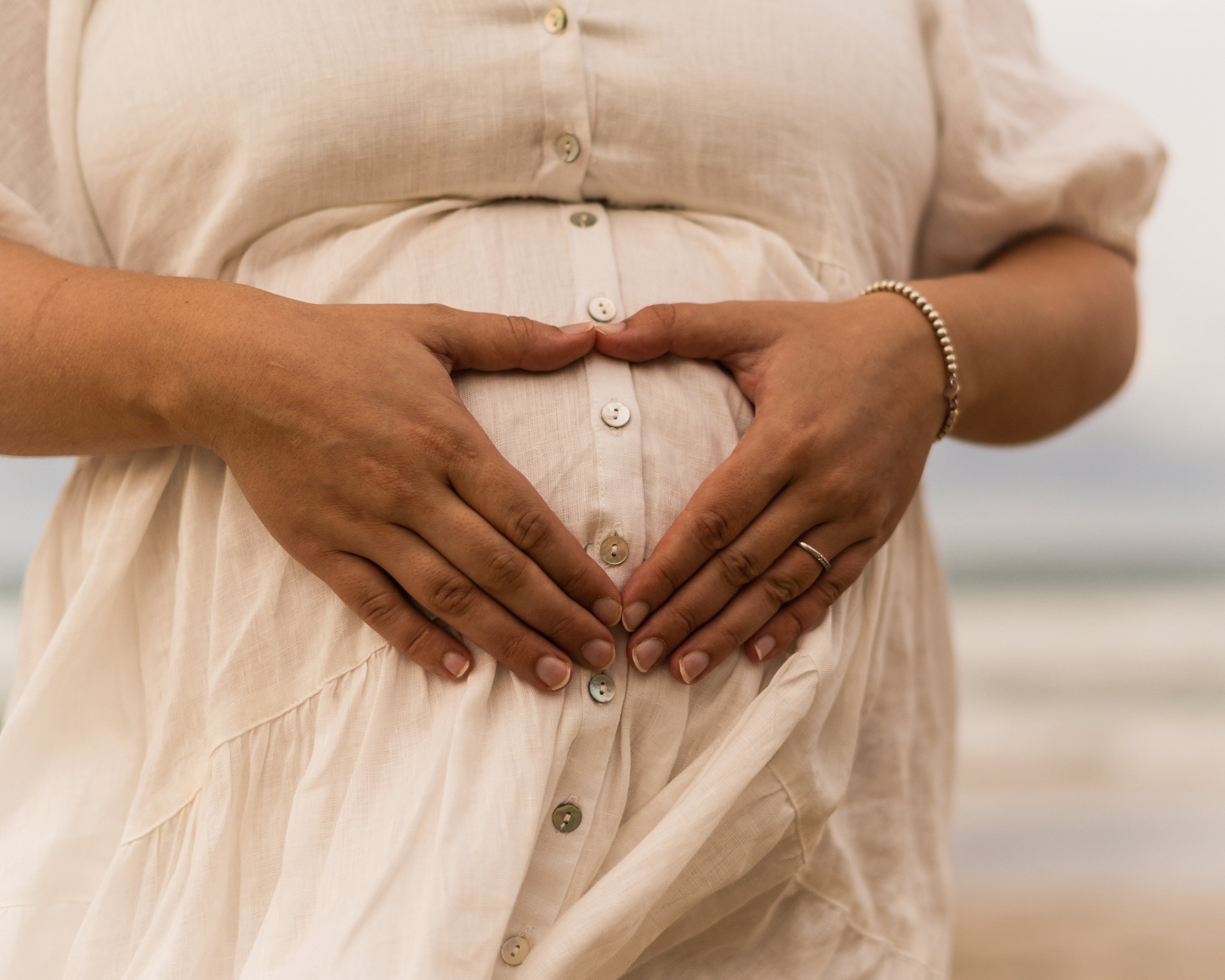 MATERNITY PHOTOGRAPHY, GOLD COAST BEACH. BABY NEW BORN PHOTO. SPECIAL MEMORIES
