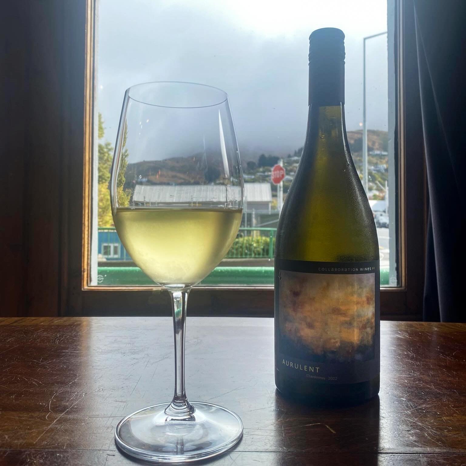Aurulent Chardonnay, Hawkes Bay 2021

A deeply complex, slowly unfolding, rich &amp; barrel aged Chardonnay. Entering with a soft and creamy palette finishing with dry, peach and lemon flavours.

A balanced &amp; complex wine that everyone loves
