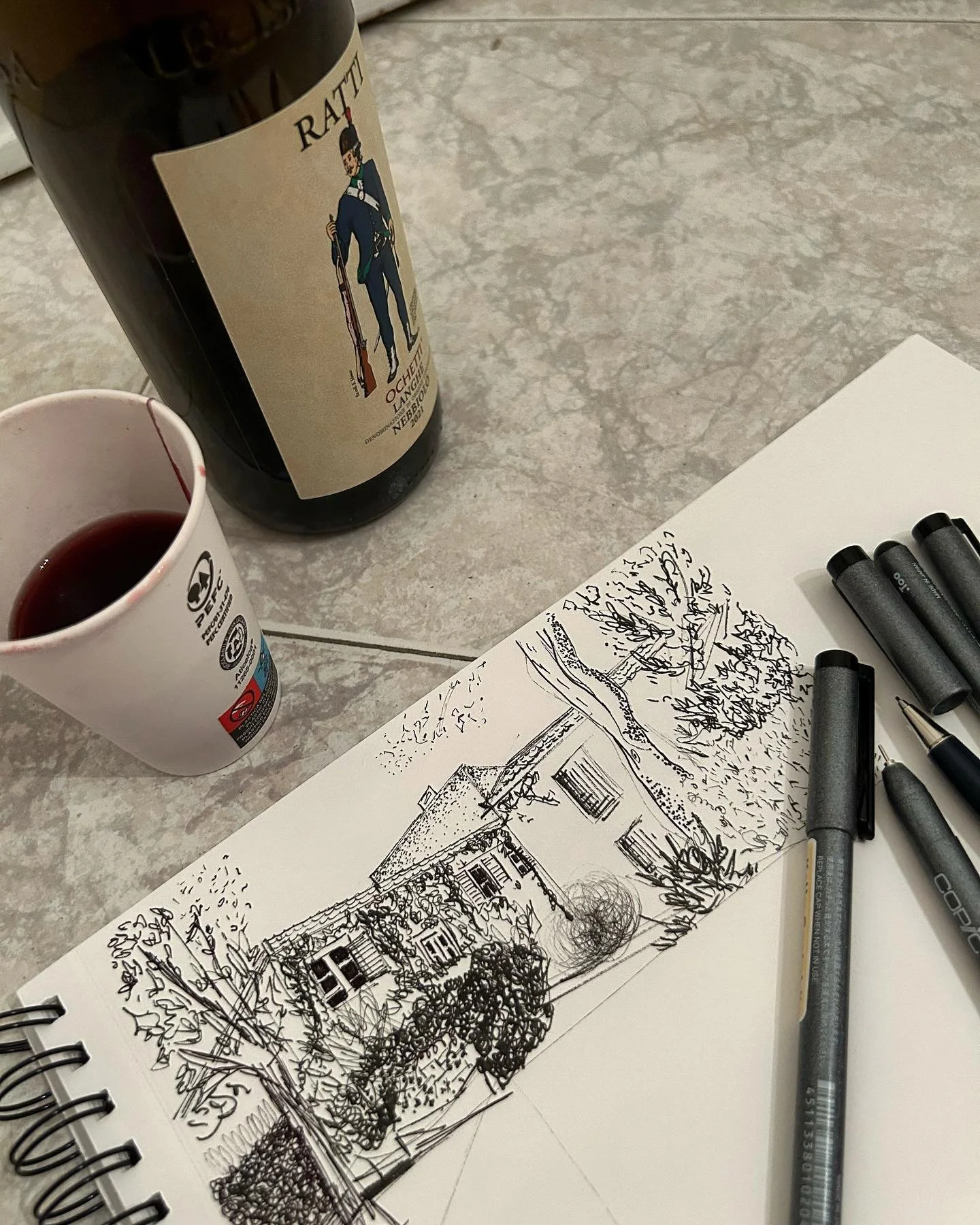 When I can&rsquo;t sleep, I resort to sketching and vino on the bathroom floor of my hotel room 😆🤷🏼&zwj;♀️🍷
#papercupsforthewin