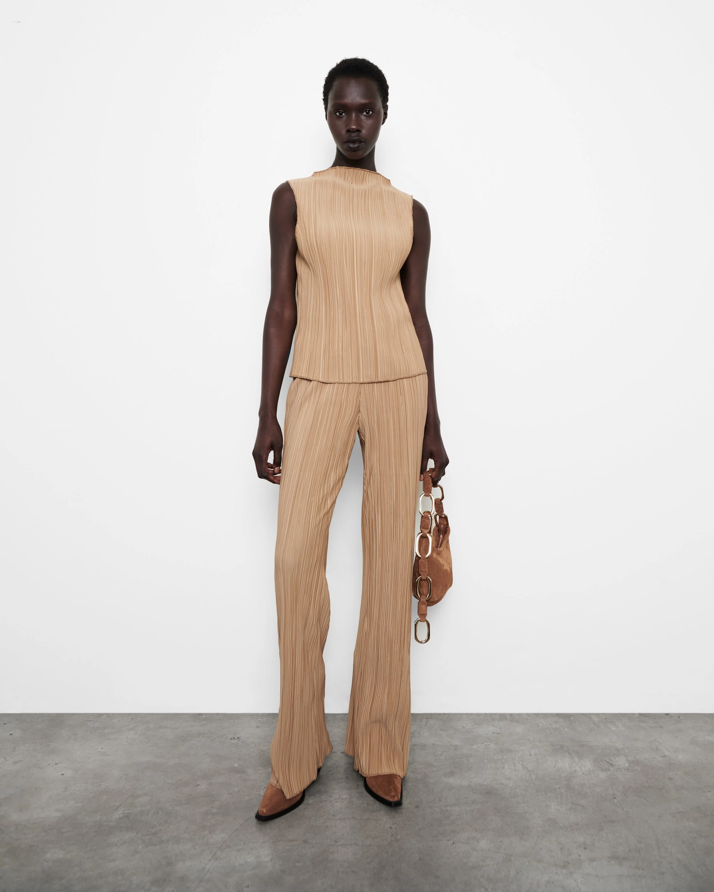 AB LOOKBOOK SP23_1819 1.jpg