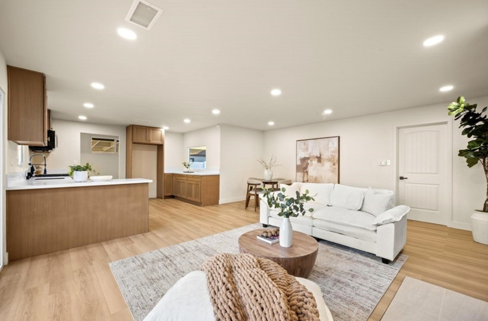 5650 Denny Ave, NOHO