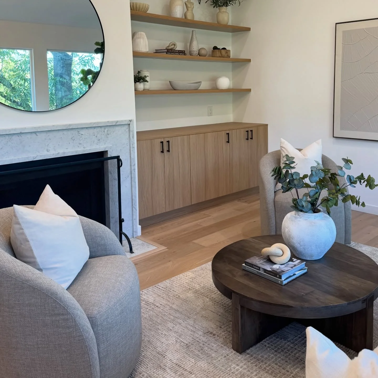 Monday is for planning, styling, and preparing homes to make their best first impression. ✨

#home #homestaging #homestyle #homedesign