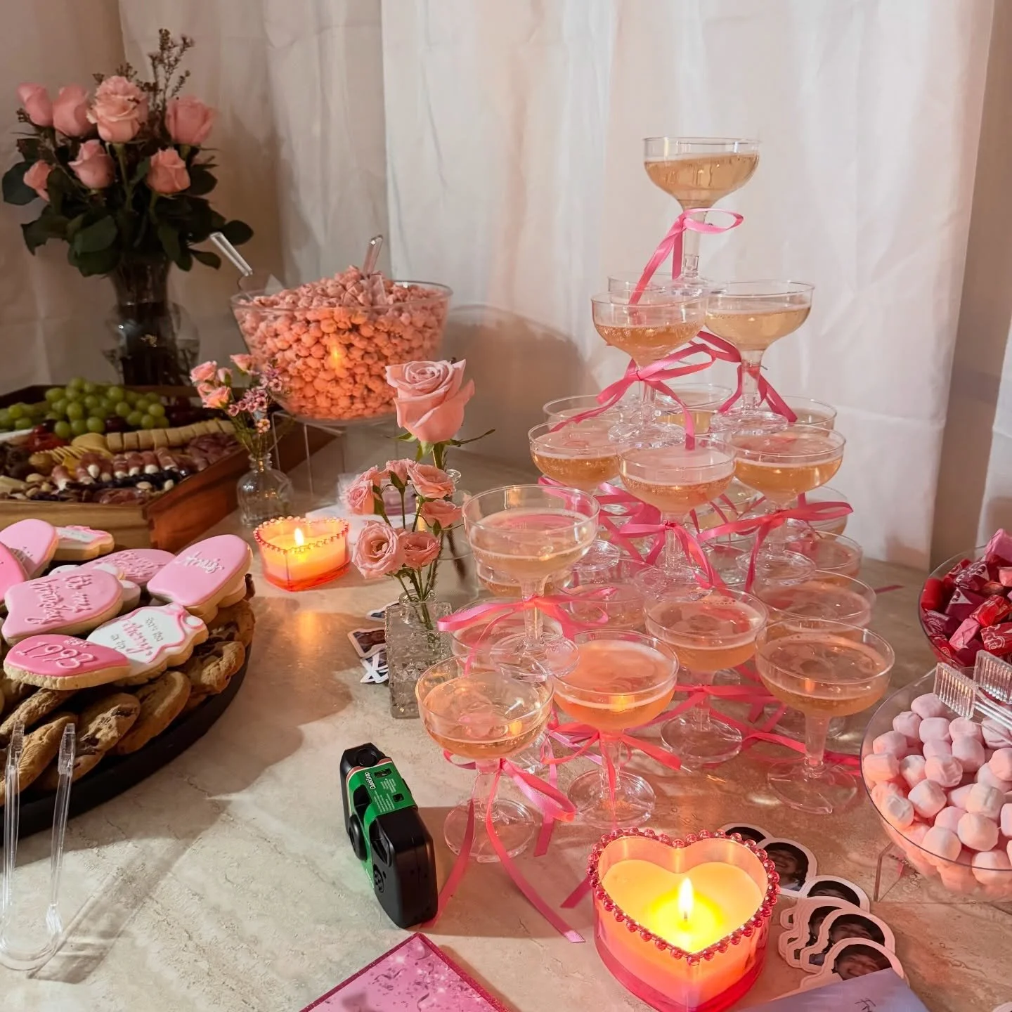 A moment for the pink details 💓🌸🩷🎀✨

#prettyinpink #pink #partydecor #partyinspiration