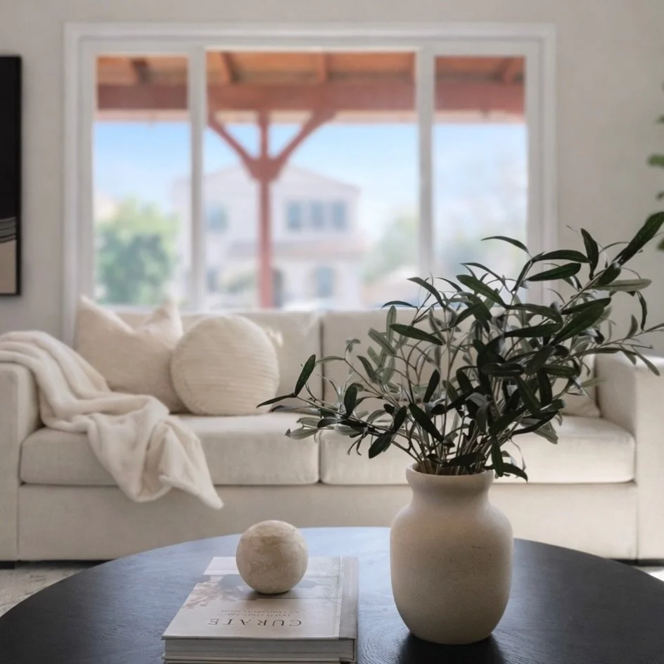 Where light, texture, and intention come together &mdash; turning a space into a feeling buyers can&rsquo;t ignore. ✨

#home #homedecor #homestaging #homestyle #homeorganization