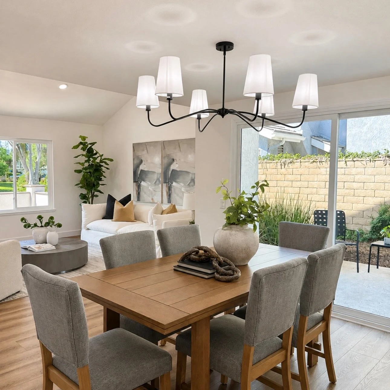 Simple, warm, and inviting. Because sometimes, less really does make the biggest impact. 🤎

#HomeStaging #StagedToSell #RealEstate #HomeDecor #HomeStyle