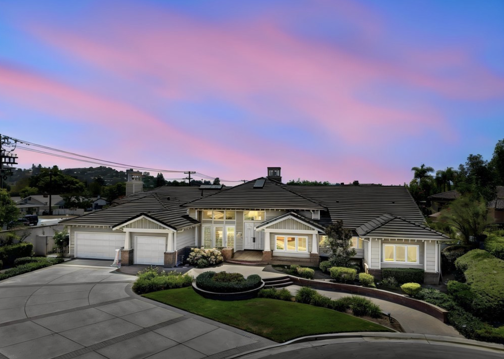 1582 White Alder, Orange
