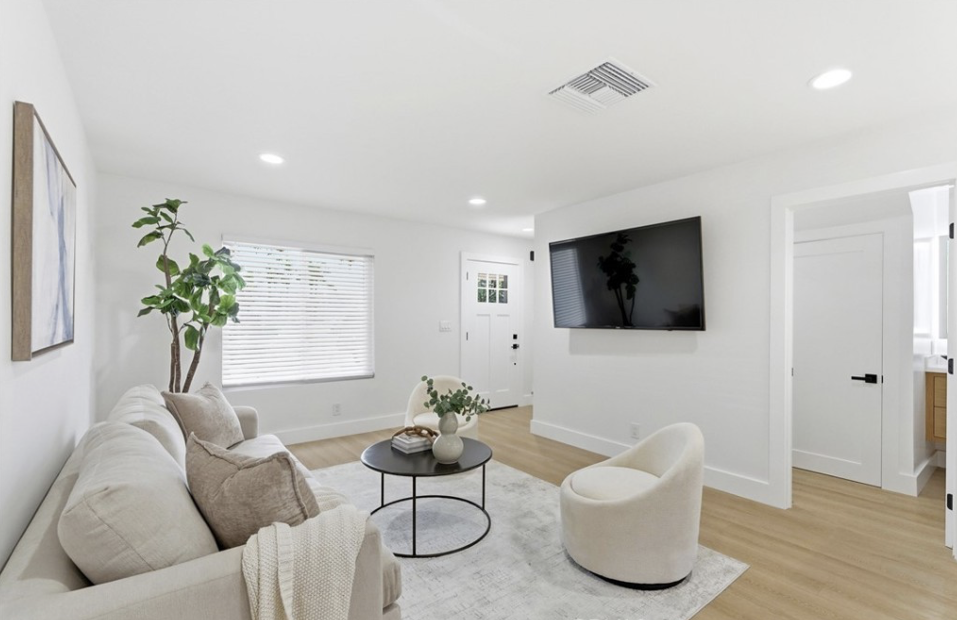 157 Yorktown, Costa Mesa