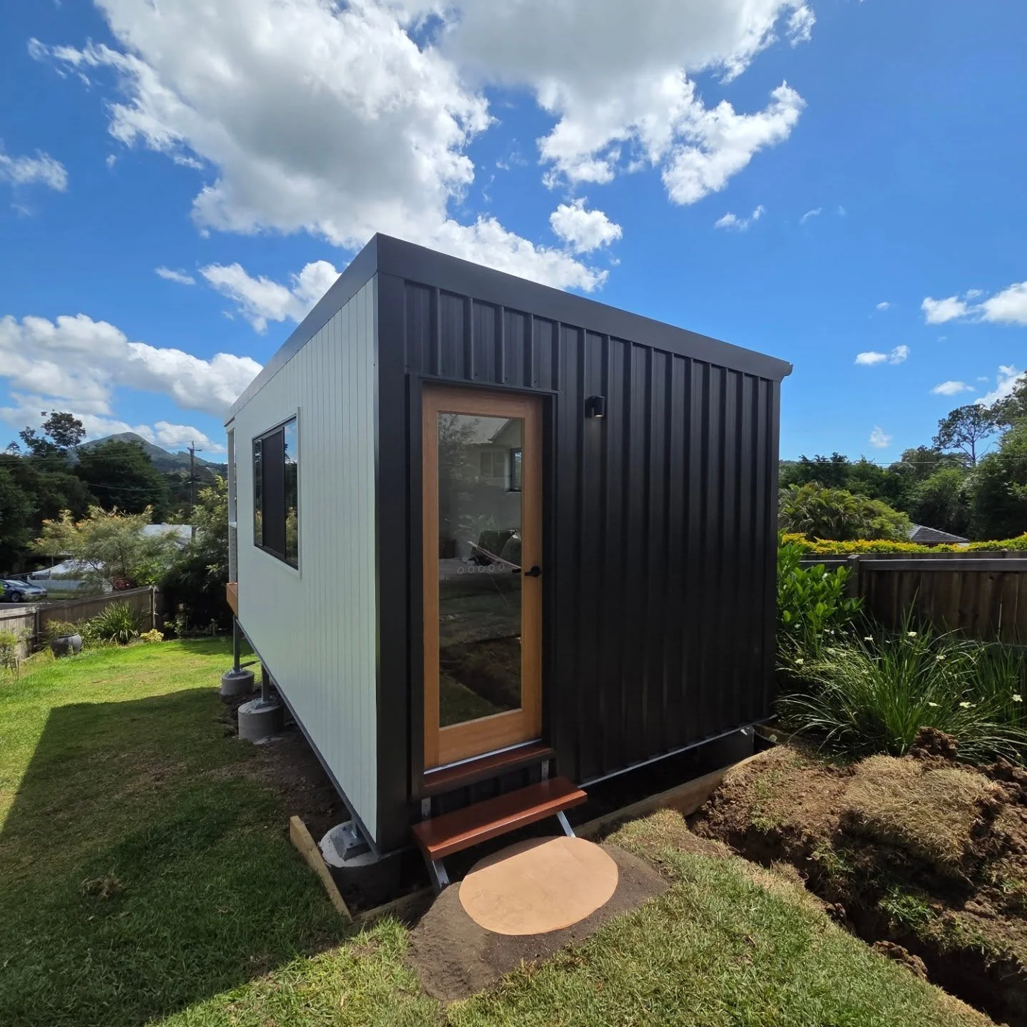 A custom modular office that we have delivered before Christmas last year to wonderful clients.

It matches the main house. So cute!

#modular  #office #modularhouse #modularhome  #design