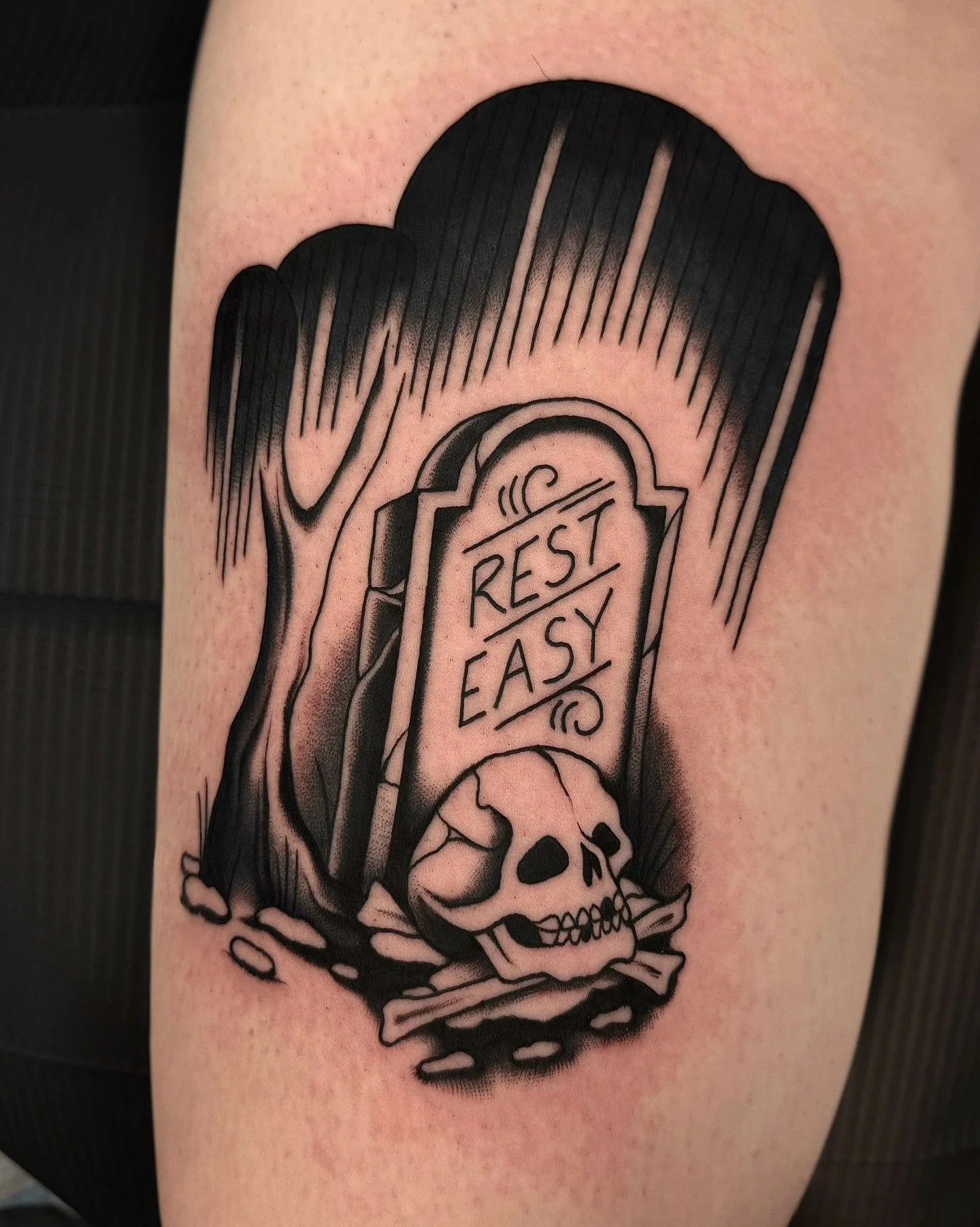 How this late summer heat has me feeling.
Thanks Abbi! 

✵────────&bull;❈&bull;────────✵
✁
#gravetattoo #tombstonetattoo #spookytattoo #portlandtattoo #pdx #oregontattoo #washingtontattoo #halloweentattoo #traditionaltattoo #blackwork #traditionalbla