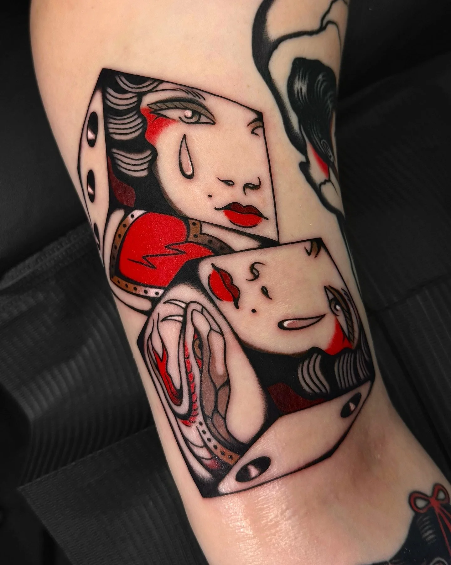 A new addition to Kayla&rsquo;s ongoing sleeve &hearts;️ Swipe for our healed progress

✵────────&bull;❈&bull;────────✵
✁
#ladytattoo #pinuptattoo #dicetattoo #traditionaltattoo #oldschooltattoo #vintagetattoo #ladyheadtattoo #portlandtattoo #portlan