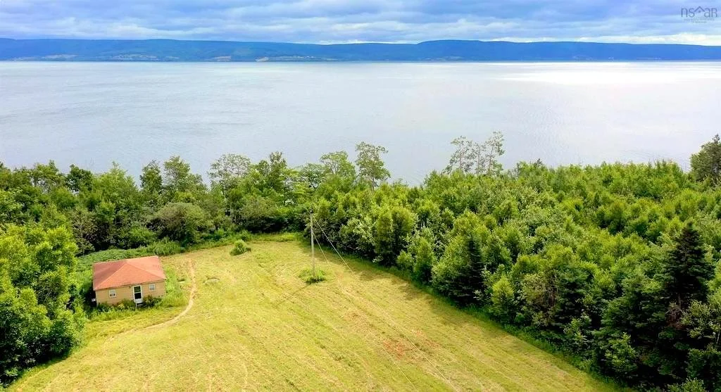 SOLD *** West Lake Ainslie waterfront.......... 229,000