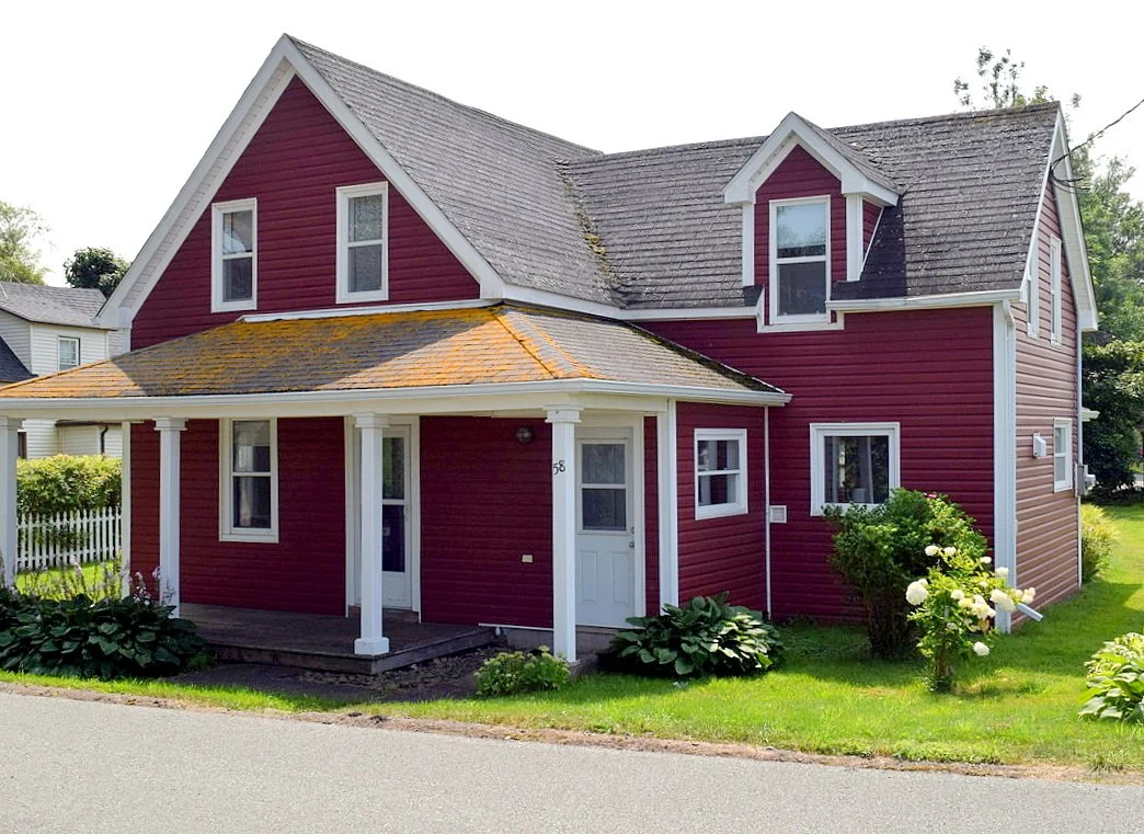*** SOLD *** House in town, Inverness ........... $375,000