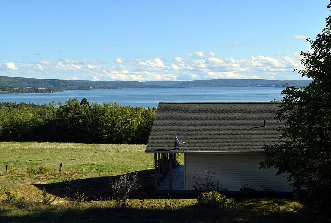 *** PENDING *** Home overlooking Lake Ainslie ........... $399,000