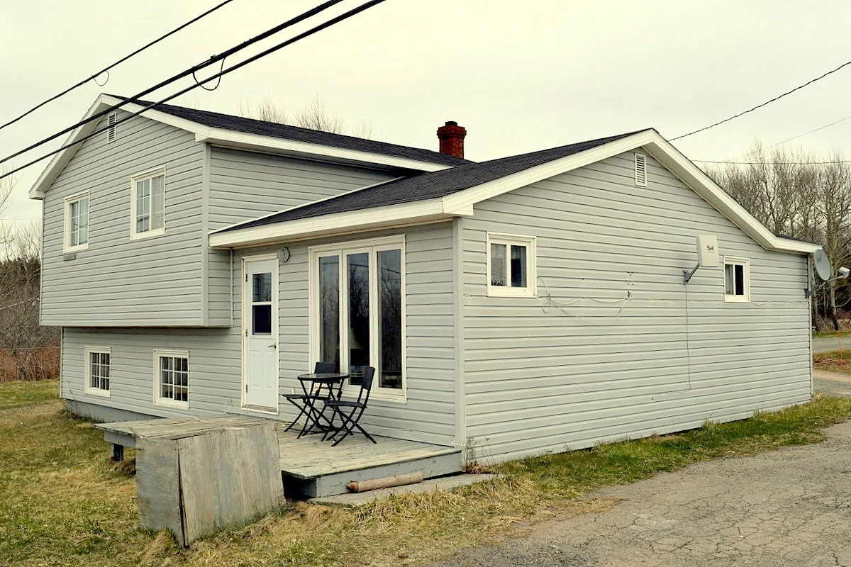 ** NEW LISTING **  Inverness home ........ $369,000