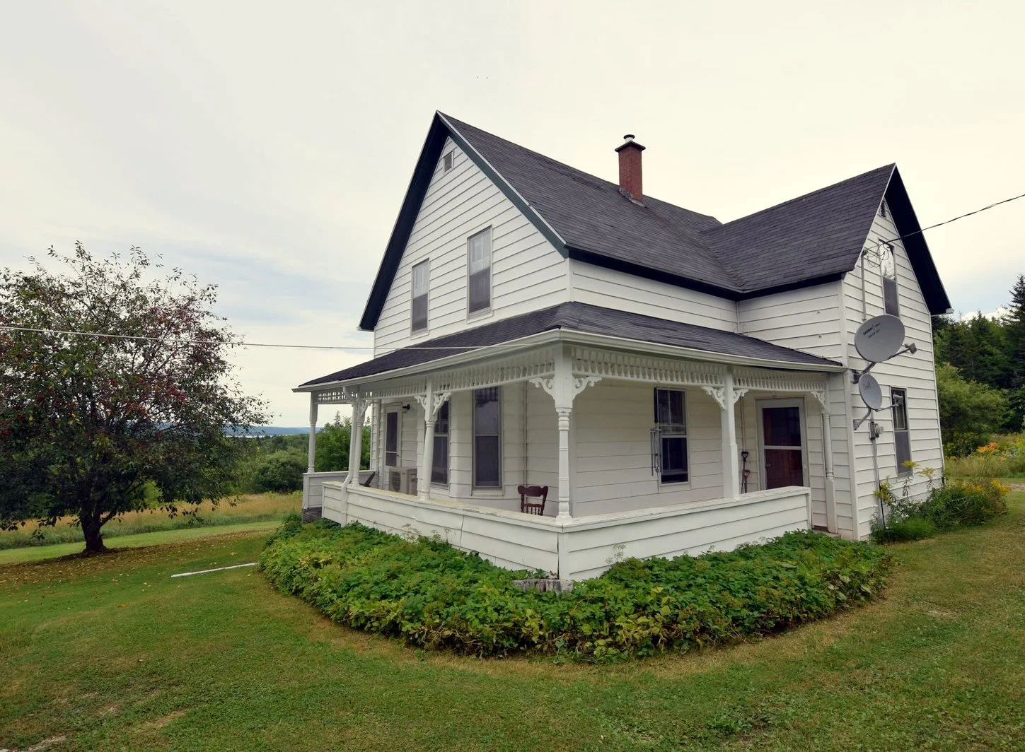 *** NEW LISTING *** Hays River home, 3.2 acres ...... $169,000