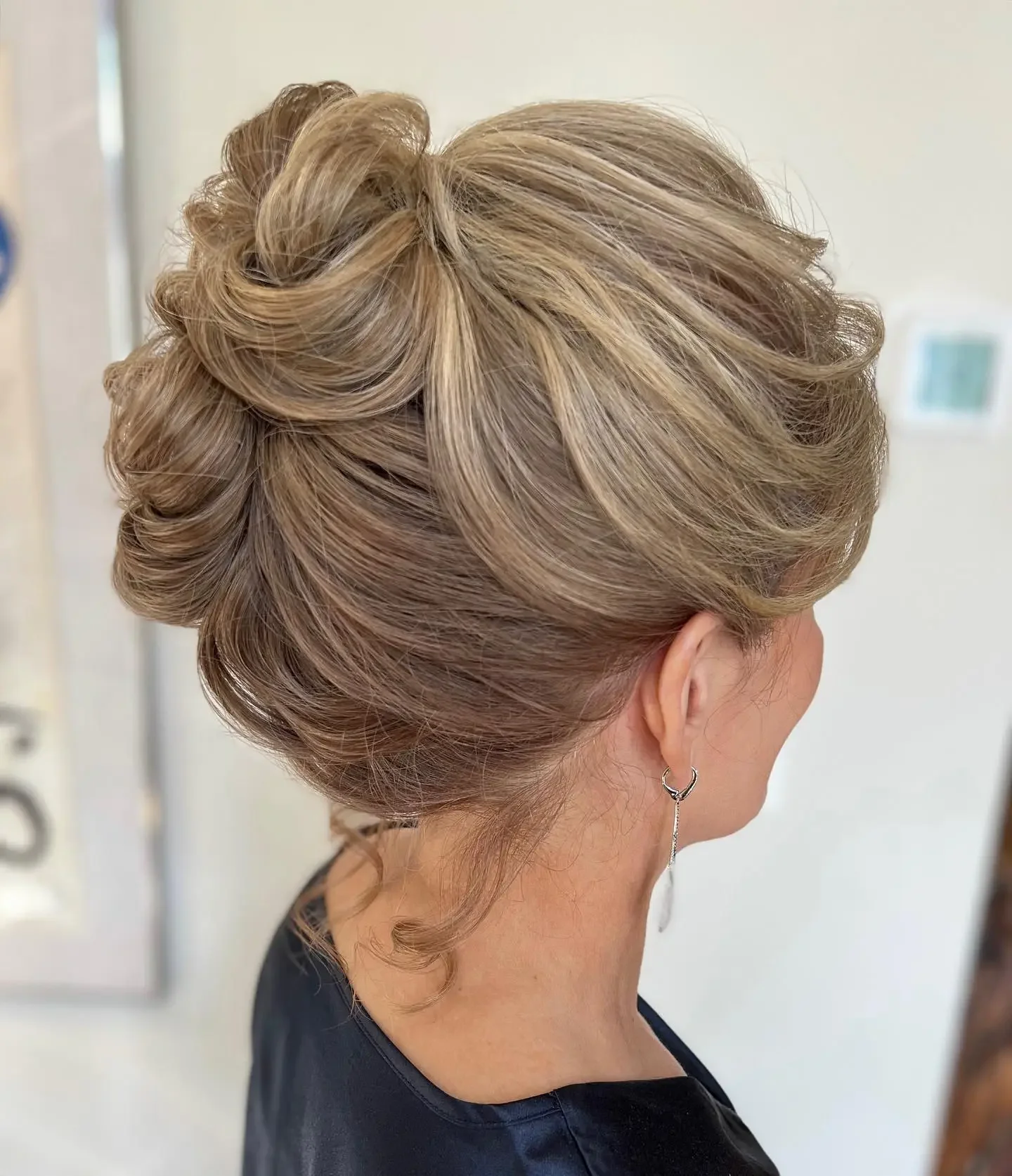 9-double-bun-updo-ClZZhqdvzCK.jpg.webp