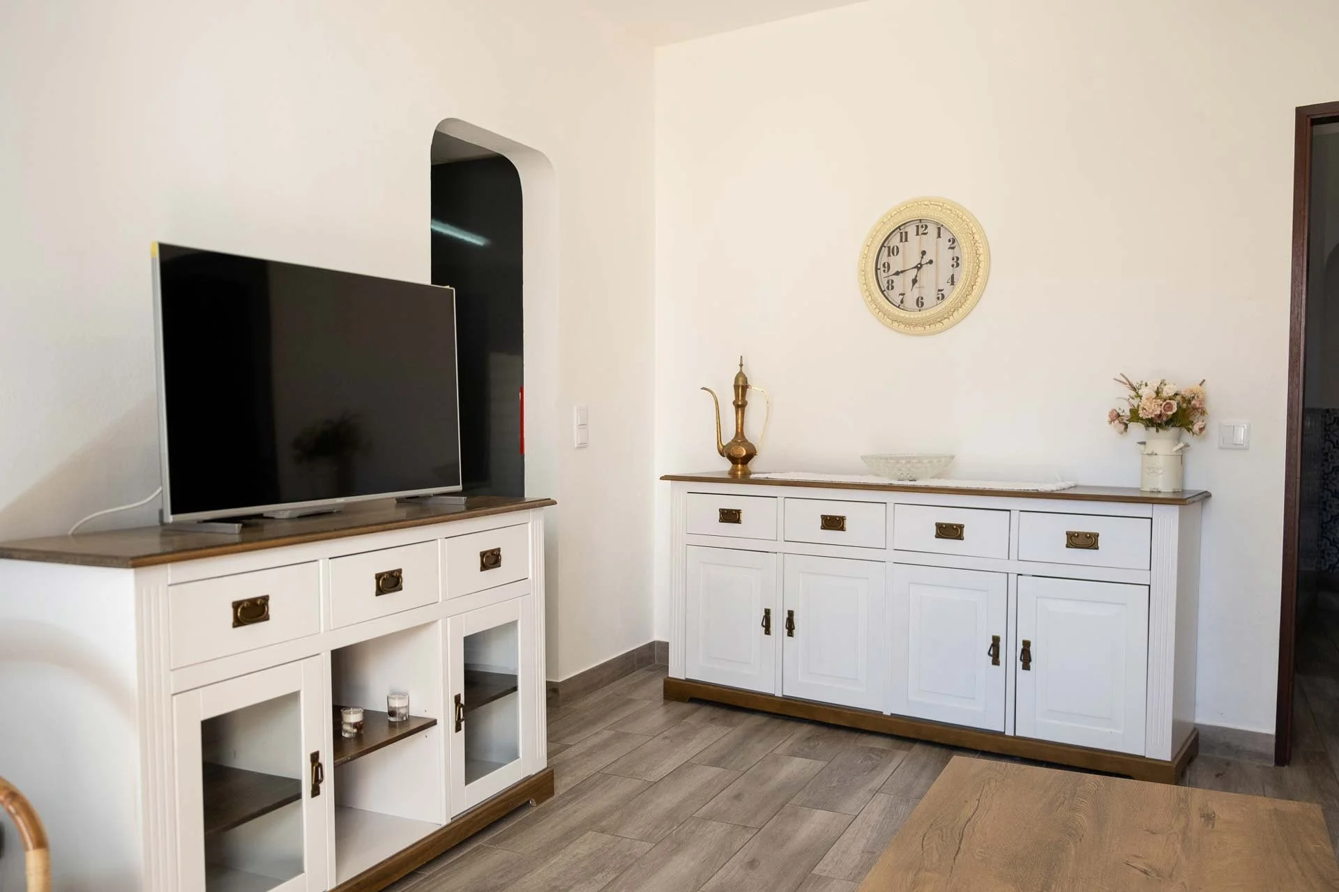 Algarve-Accommodation-Almadena-Luz-Burgau-Casa-Sabino-Affordable-3-bedrooms-living-room-TV.jpg
