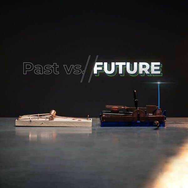 futura_past_vs_future-55cd3c2b50a1b6fgd0d349ee41d88299.jpg