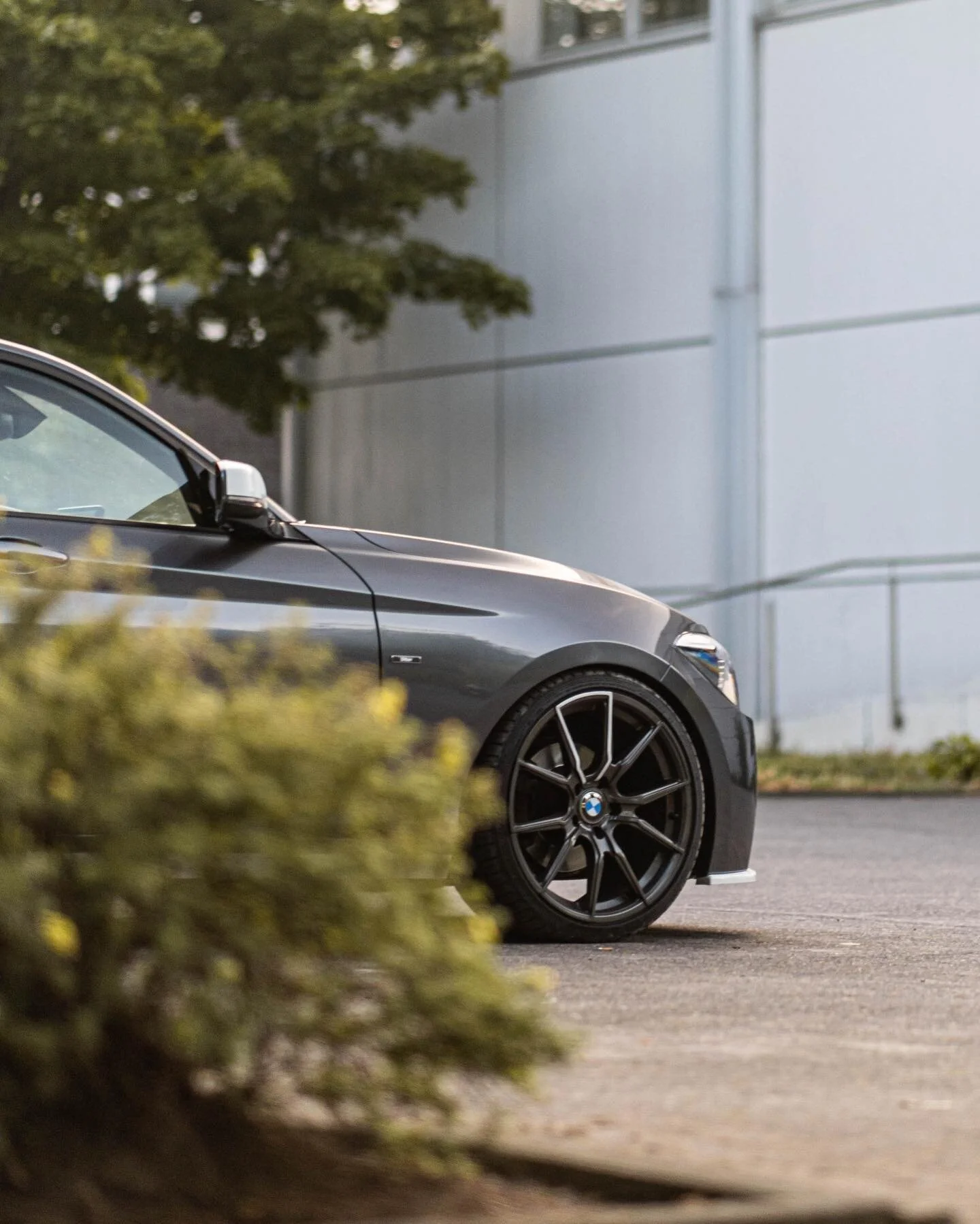 Mehr Fotos aus dem N&auml;hk&auml;stchen

Mittlerweile hat es mir genau die Felge seitdem zerlegt, aber es geht weiter. Der n&auml;chste Folien-Akzent wird eh besser🙌🏻

#19inchwheels #v1wheels #v1wheelsv1 #bmwphotography #bmwf20 #maxtonized #fdwhee
