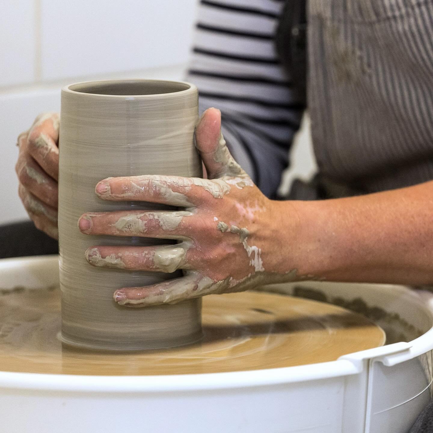 Bloomstays x Katharine Gray Ceramics&hellip;

I&rsquo;m excited to announce that this summer I have partnered with local holiday letting agency @bloom.stays and am offering pottery workshops to their guests @westwellwines 

If you&rsquo;re looking fo