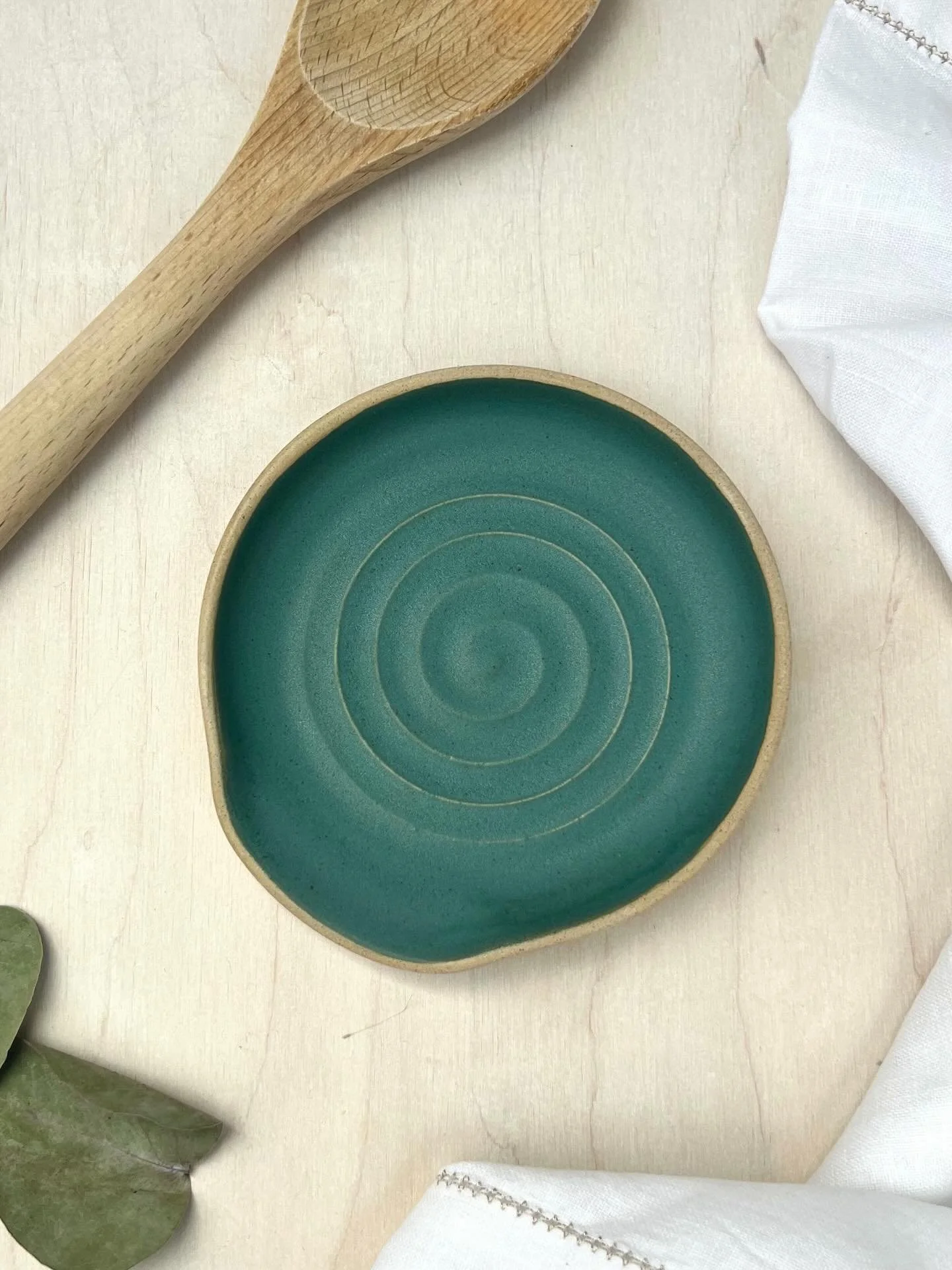 Winter mode... I'm embracing the quiet and slowing down after a hectic few months. It's time to recharge and focus on nourishing my body and soul. Soup season is upon us, and my spoon rests are ready to help. I've restocked my website, so take a peek