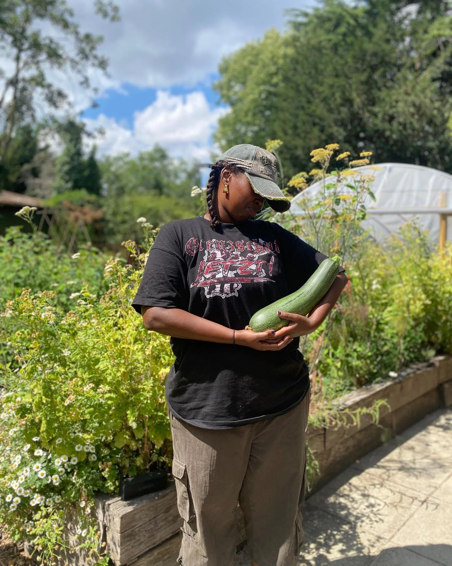 FOR THE LOVE OF THE LAND!

There&rsquo;s a week left to 🌟help us fundraise🌟to uplift and maintain our beautiful community garden and hub by buying tickets for our raffle filled with incredible prizes from @oru_space @charles_dowding @mudgang_potter