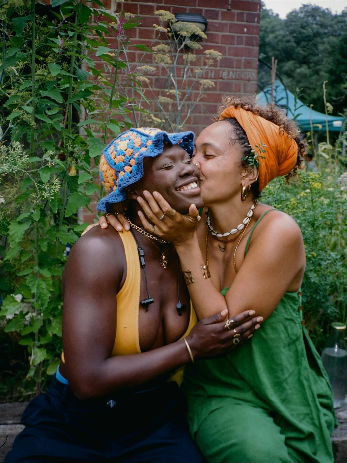 TICKETS LIVE !!! FOR OUR EARTHSTRONG:BHM SPECIAL &bull; SAT 4 OCT &bull; 11-6 !!! 
LINK IN BIO. 🫂💐

Thank you @bardiiiiiiiiiiiiiiiiiiii for capturing the love + joy at the last garden gathering in the summertime 

🌀🦋🤍
as we reach a second year o