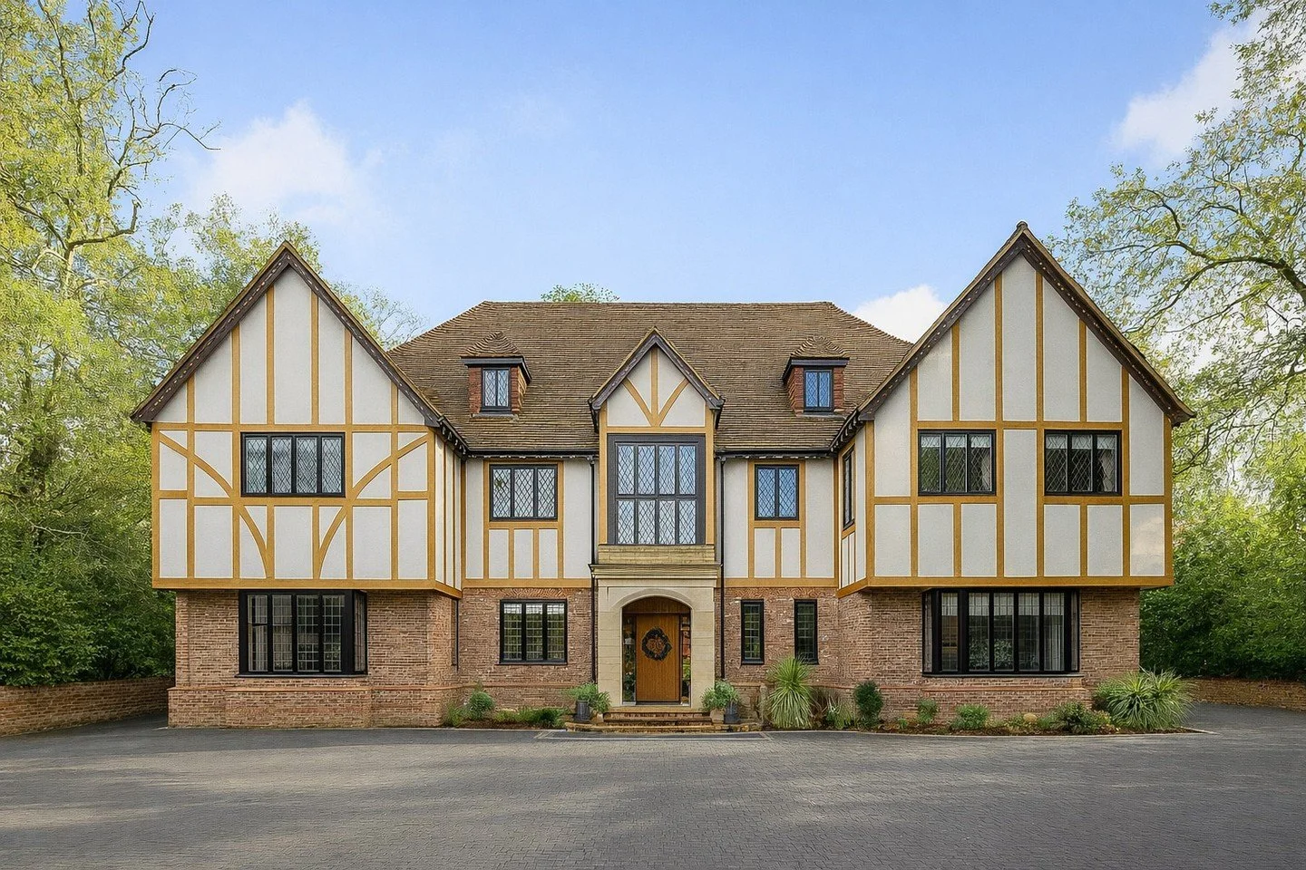 10,000 ft&sup2; family home -comprehensive transformation, reimagining every space to enhance flow, light, and lifestyle, wait until you see the inside! 😎