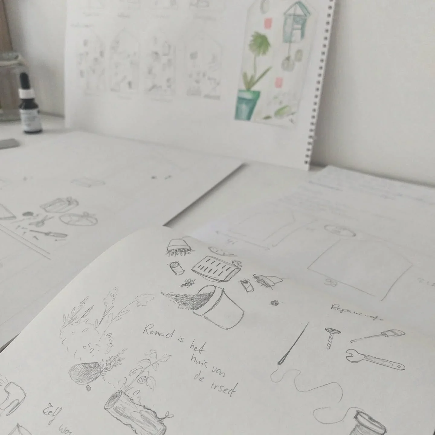 🌿 Vormgeving in de maak! 🎨
De eerste versie van de groene tip had een vrolijke roze basis met groenen accenten. Maar nu wil ik het omdraaien: groen als hoofdtoon met roze details. Wat vinden jullie hiervan? 💭