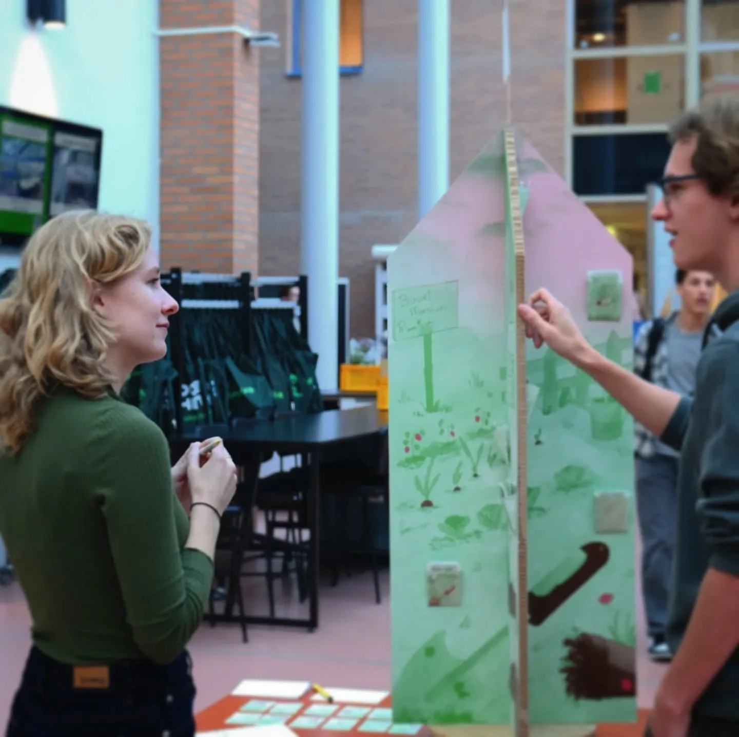 Vandaag is Groen Begin langs geweest bij @hasgreenacademy 🌿 Super leuke leerlingen en waardevolle feedback om het project verder te laten bloeien. 🌷

Wil jij dat ik bij jou langs kom of wil je samenwerken? Stuur me vooral een berichtje! 💌