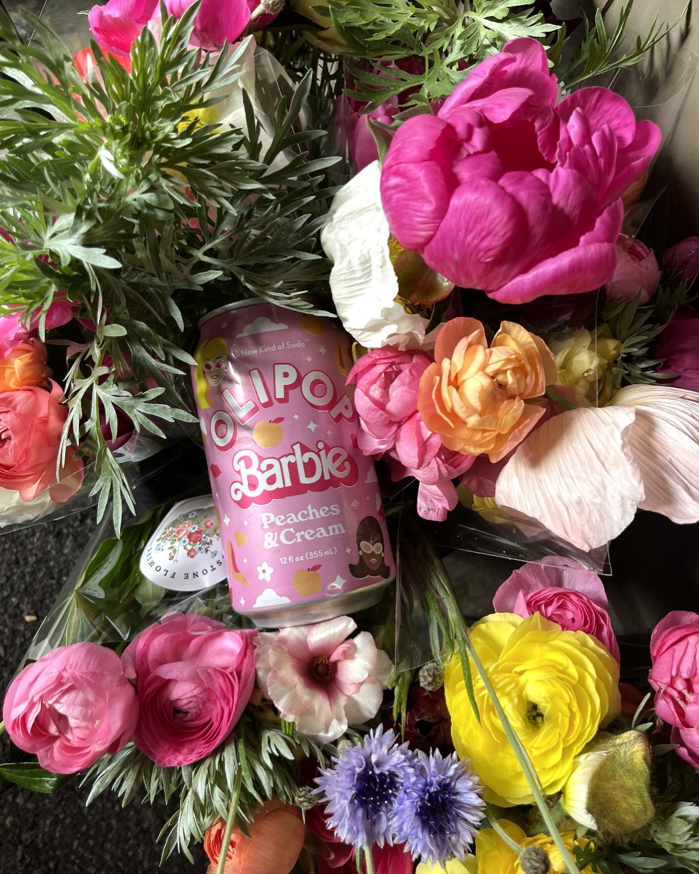 Every day is the best day ever, especially with pink peonies and pink @drinkolipop !