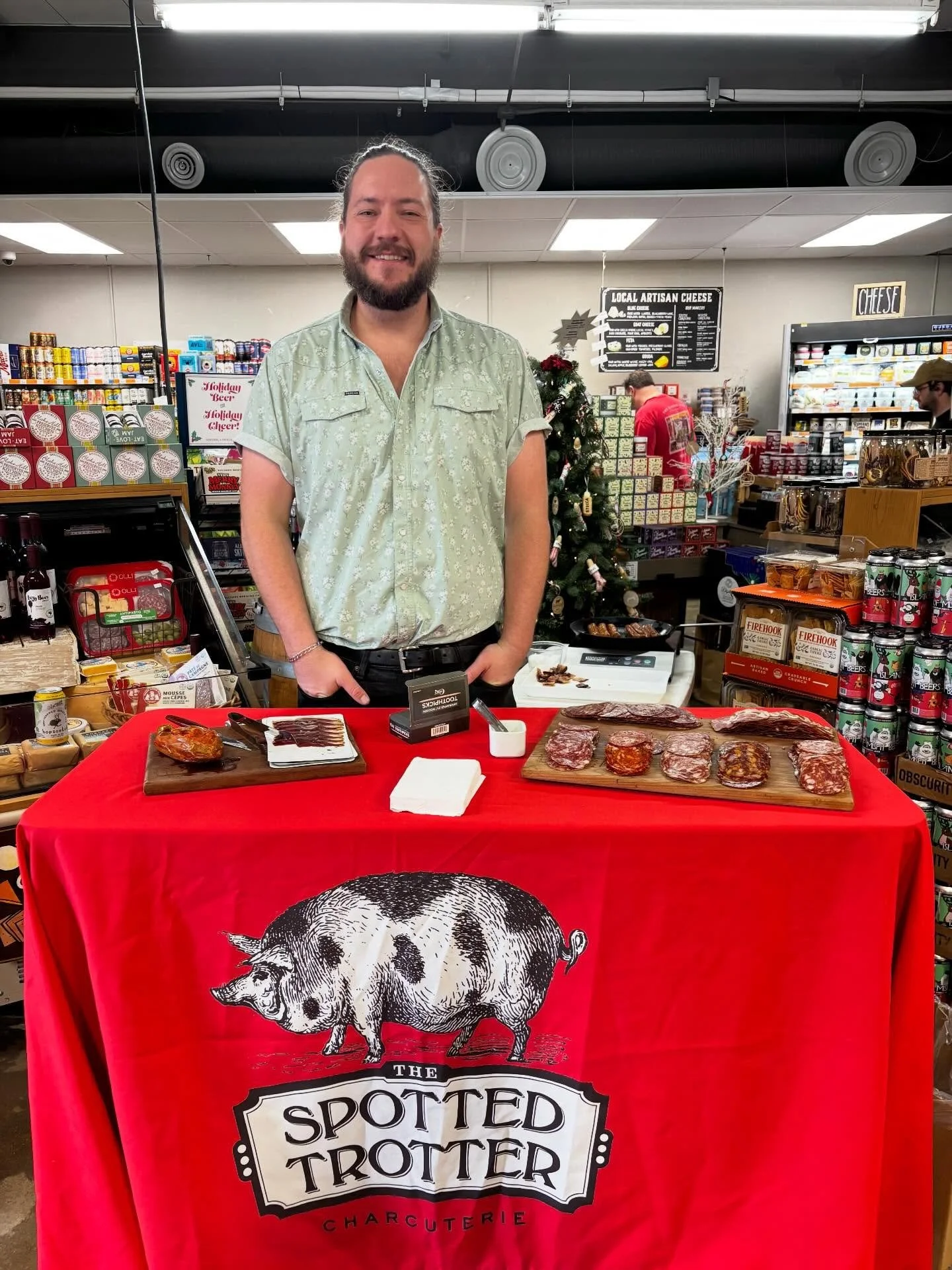 Just spotted: charcuterie sampling at the Swamp! Also, chicken cheddarwurst (a fan favorite) and bacon is being sizzled and sampled as we speak. Try some of this delicious Atlanta-made @thespottedtrotter goods at the Swamp today!