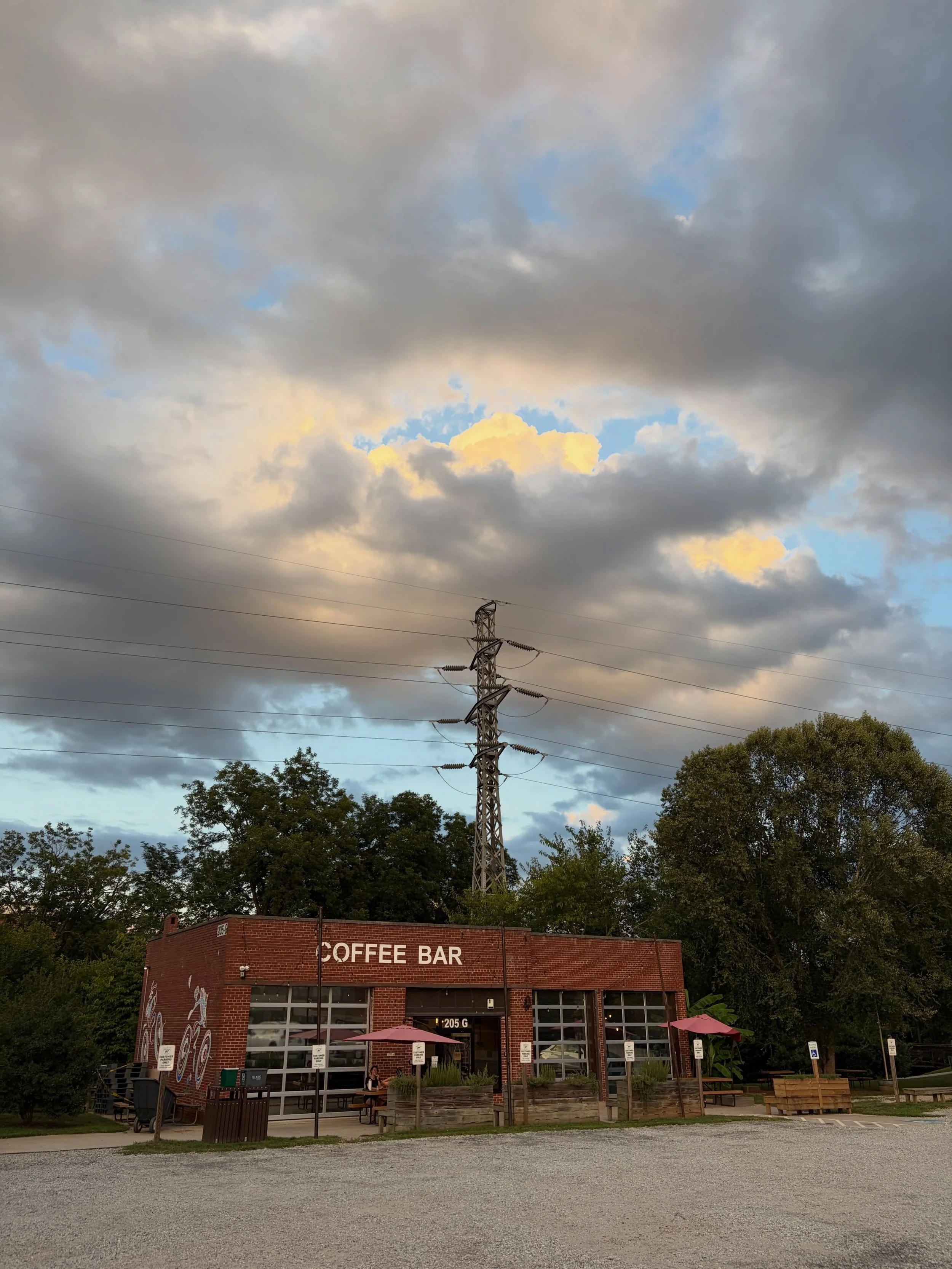 POP QUIZ HOT SHOT: It&rsquo;s Wednesday night, and the Swamp has their first ever trivia night with @leoasksquestions . What do you do? What do you do? 
TRVIA FROM 6-7:30.
And come early for Happy Hour, 4-6!