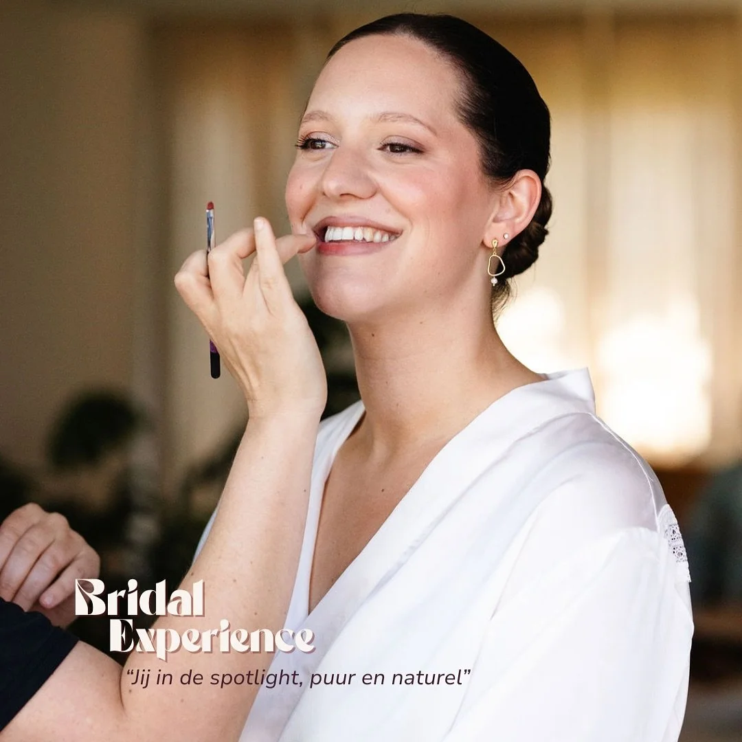 Op je trouwdag wil je geen standaard look. Je wil een uitstraling die helemaal klopt met wie jij bent. 

Als make-up artist en hairstylist cre&euml;er ik zachte, naturelle looks die niet verhullen maar juist versterken.

Tijdens de try-out luister ik