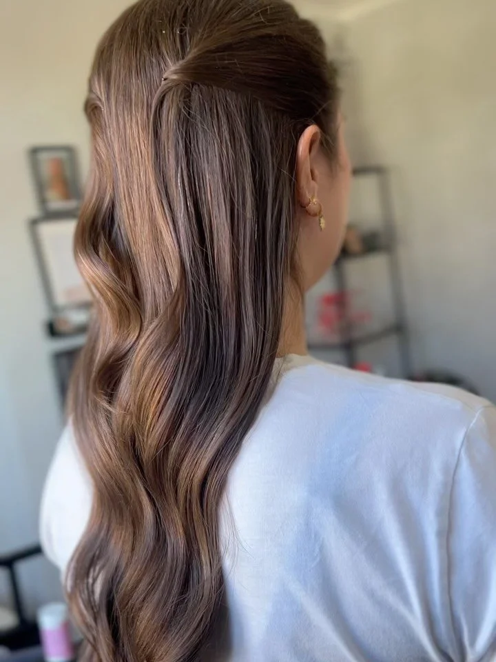 Proefsessies zitten er bijna op voor dit trouwseizoen 🤍

Deze looks werden uiteindelijk niet gekozen&hellip; maar ik vond ze veel te mooi om niet te delen.

Soms testen we meerdere stijlen uit tijdens een proef, tot alles helemaal juist voelt. En oo