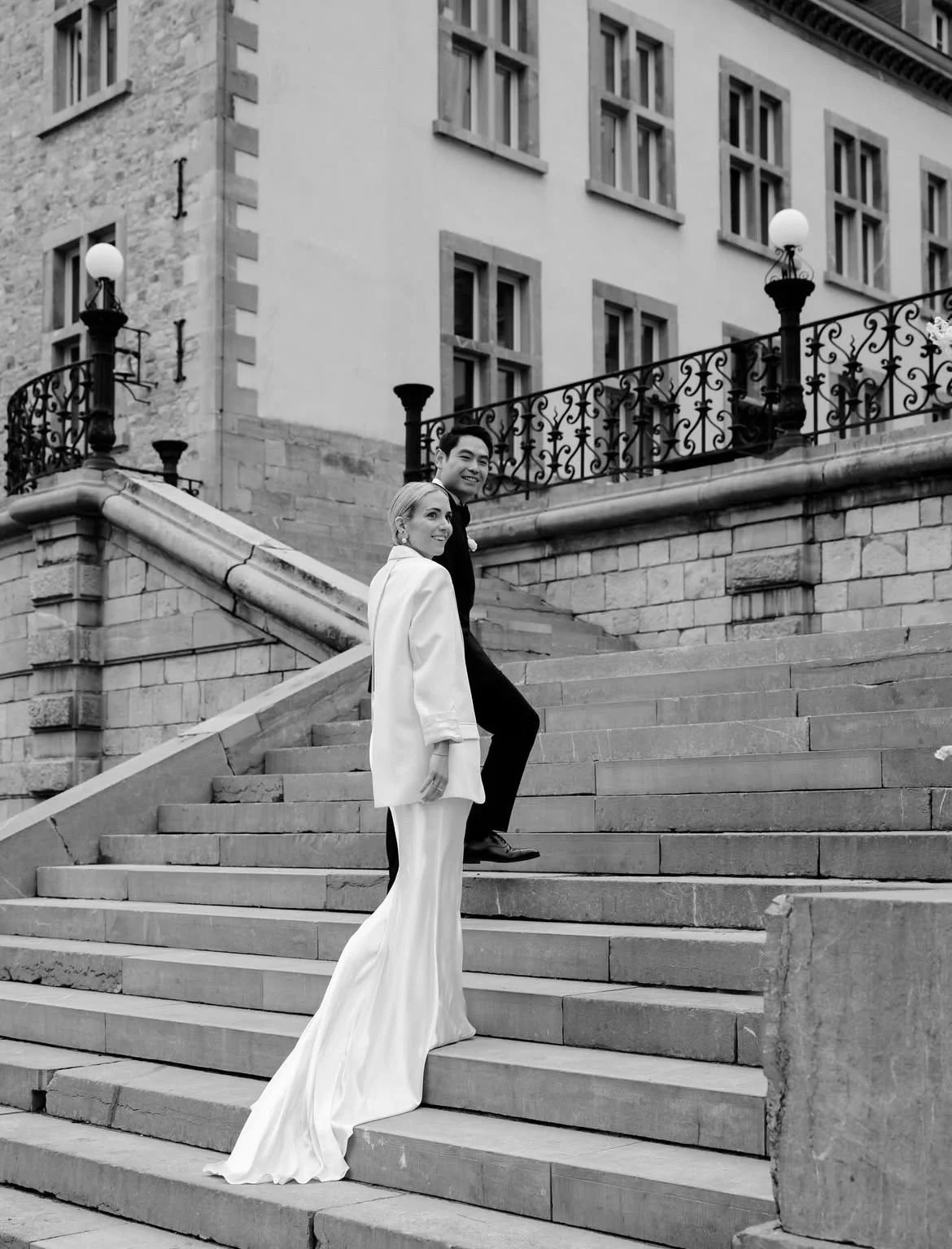 Elise Vanderbruggen is gespecialiseerd in professionele make-up en hairstyling voor bruiden en ondernemers. Tijdloze looks, op maat van jouw verhaal.