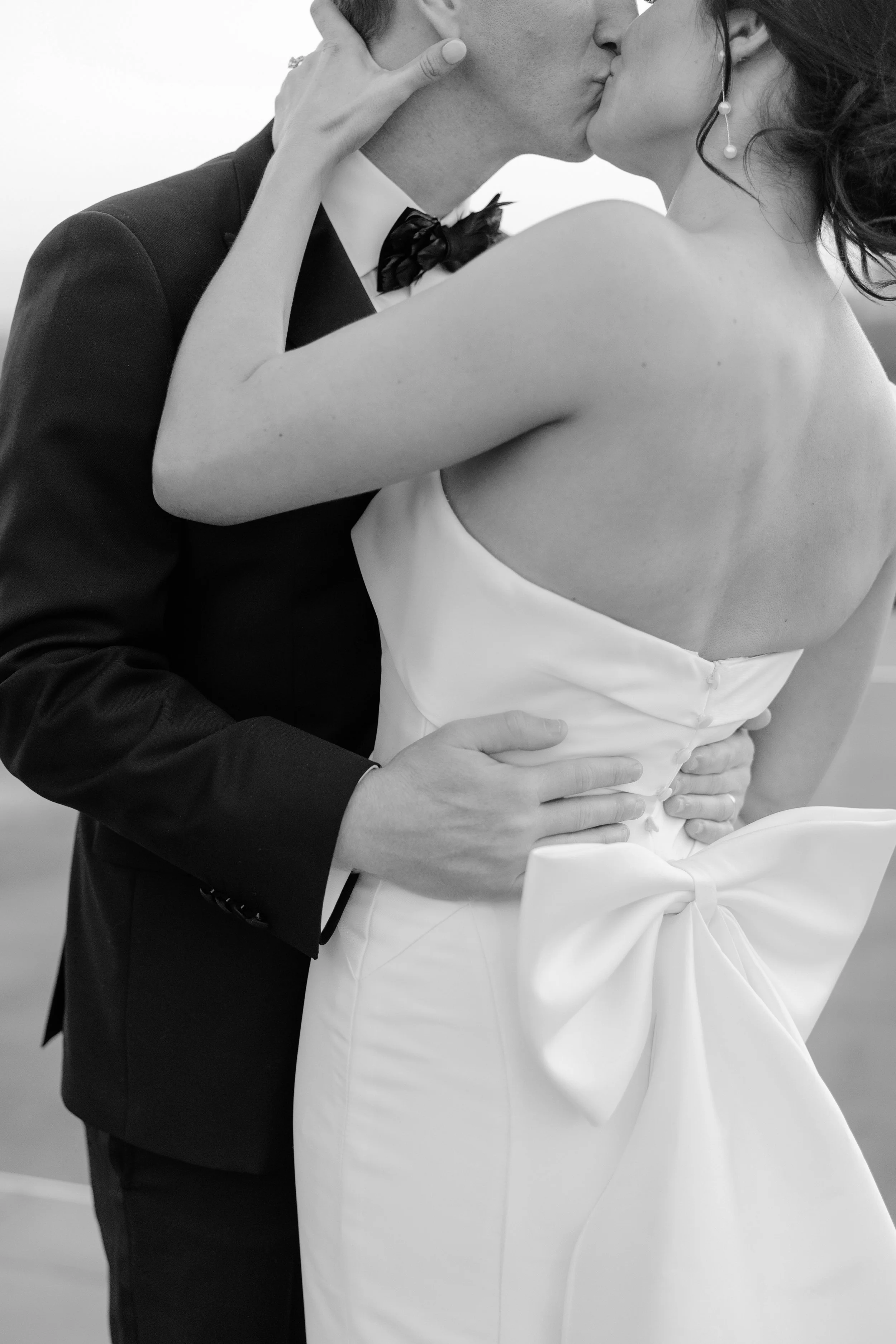 Cedar Room Wedding. A black and white photo of a bride and groom on the rooftop of the Cedar Room. 