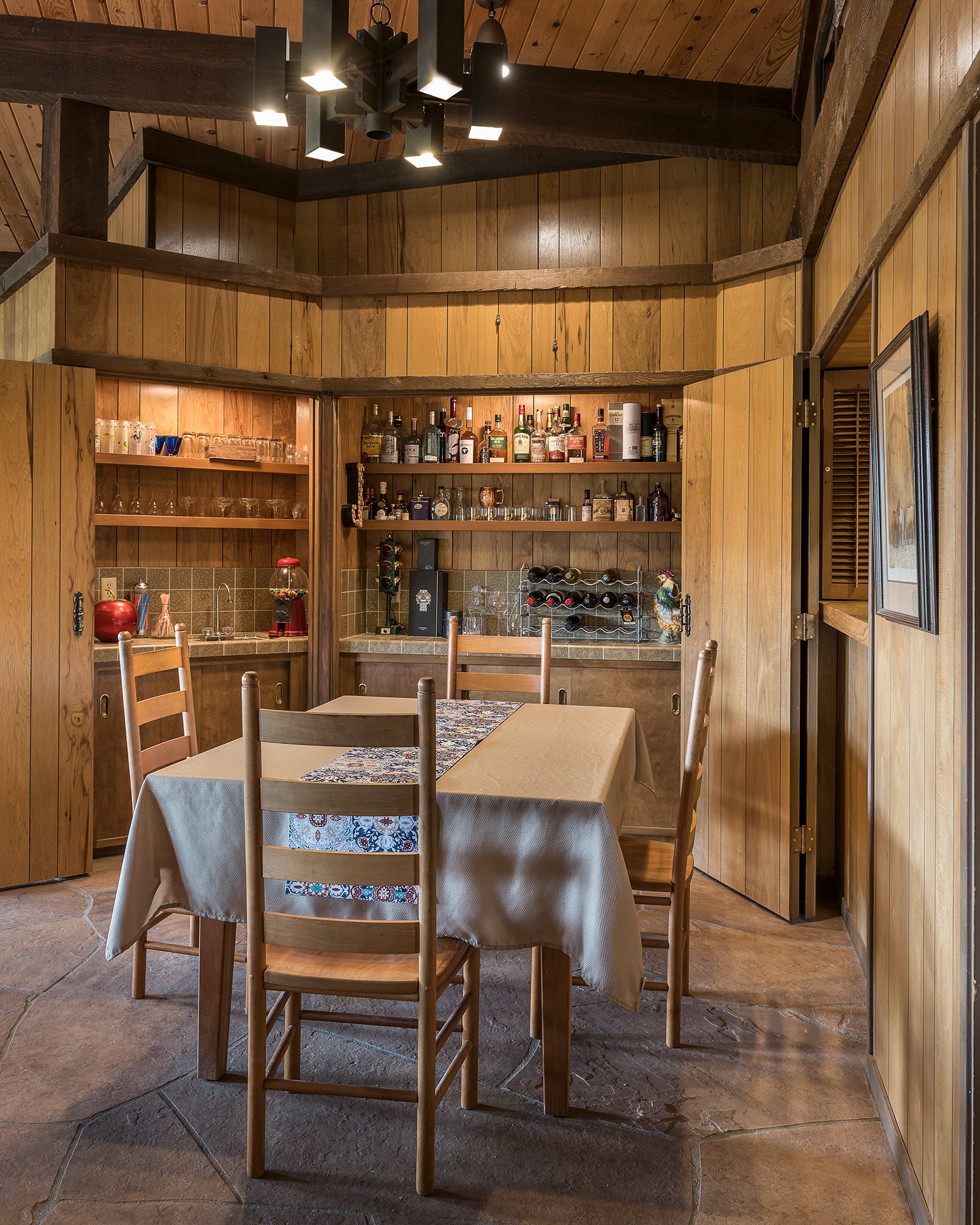 21-042-09 Dining Room Vertical.jpg