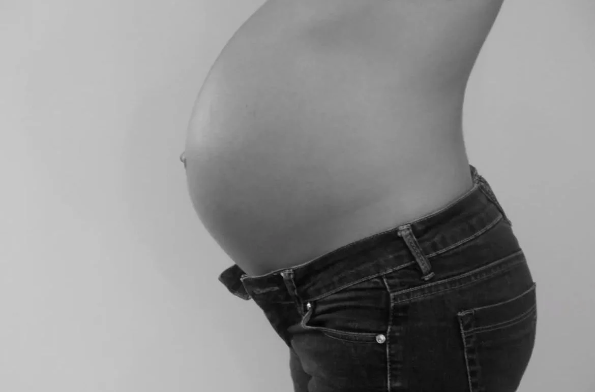 ventre bb N&B.jpg