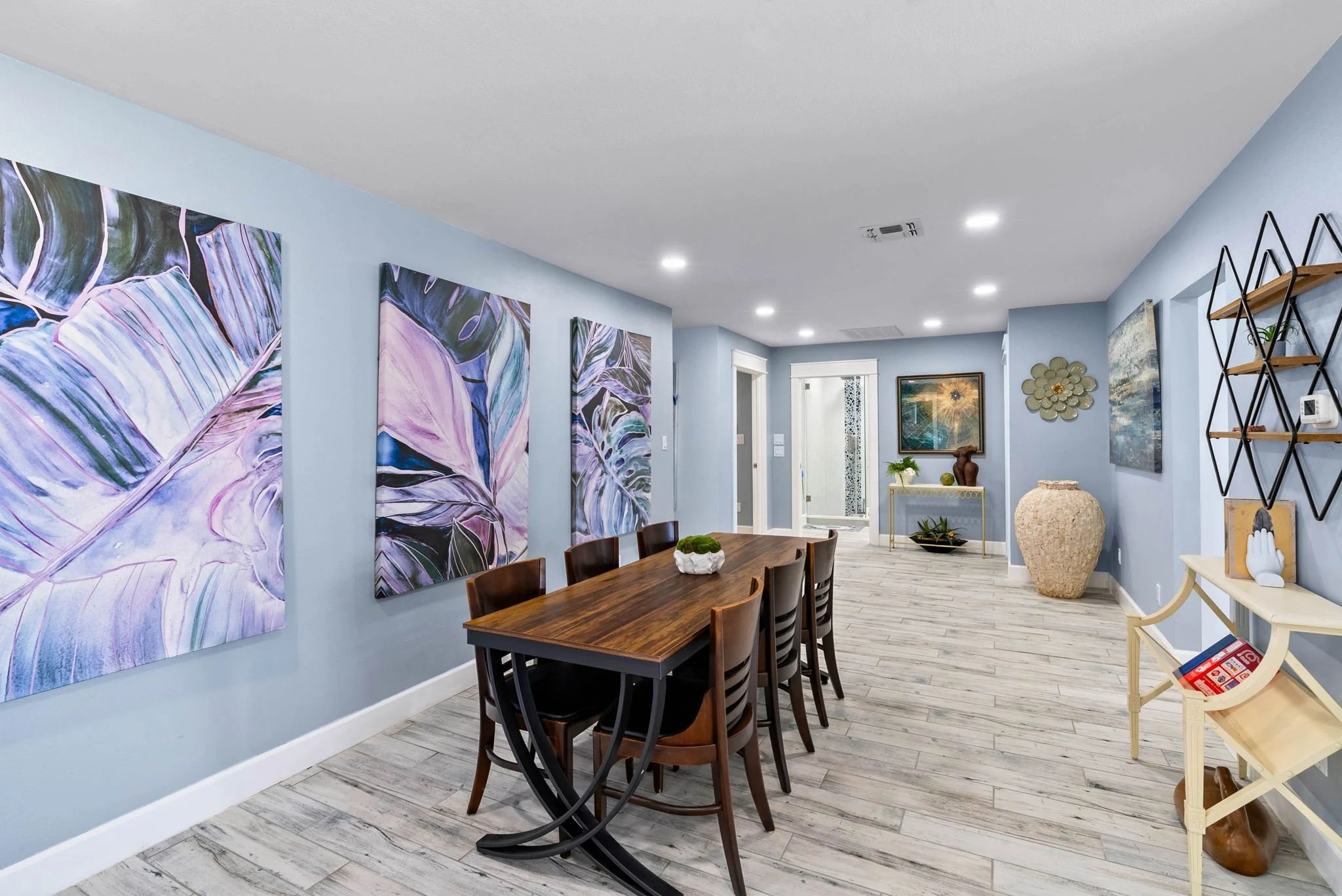 Modern dining area with artistic coastal décor in a luxury Rockport TX vacation rental.