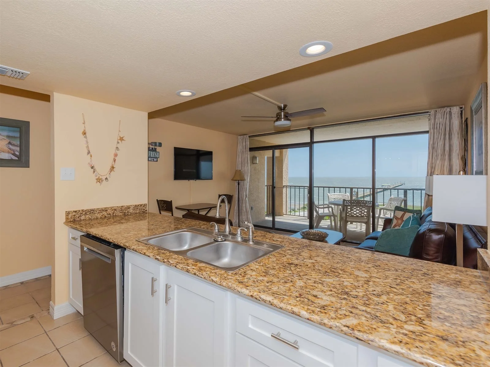 Fully equipped kitchen with stove, oven, and refrigerator – Paradise vacation rental Rockport