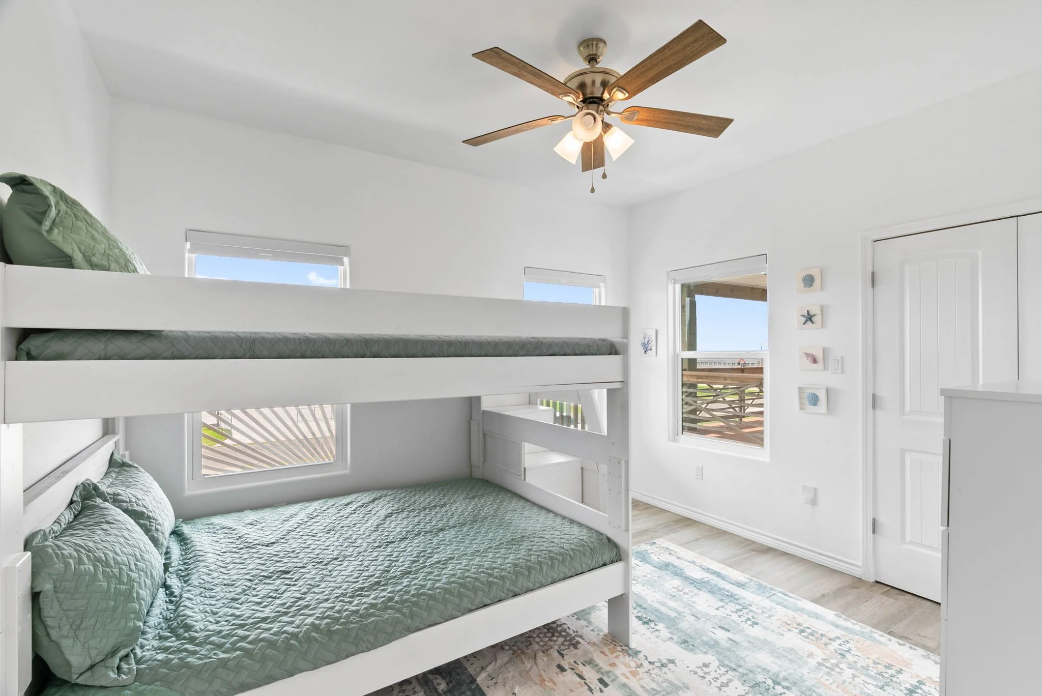 Bunks01-001_Belaire-Breeze_Rockport-Holiday-Beach_009.jpg