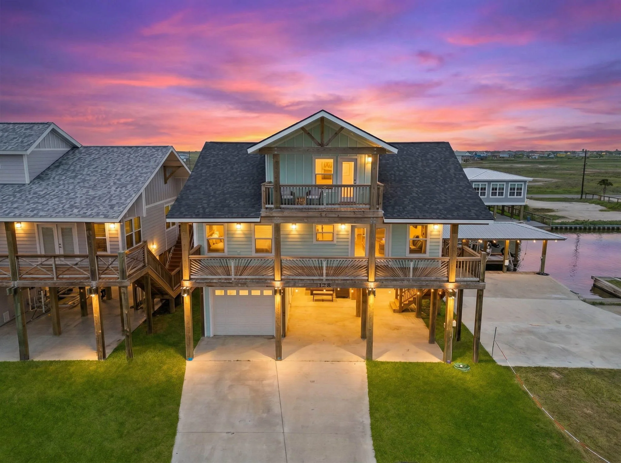 Exterior-Sunset001_Belaire-Breeze_Rockport-Holiday-Beach_002.jpg