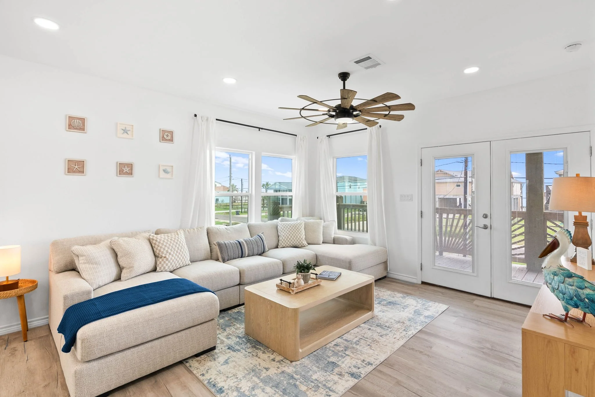 Living01-001_Belaire-Breeze_Rockport-Holiday-Beach_003.jpg