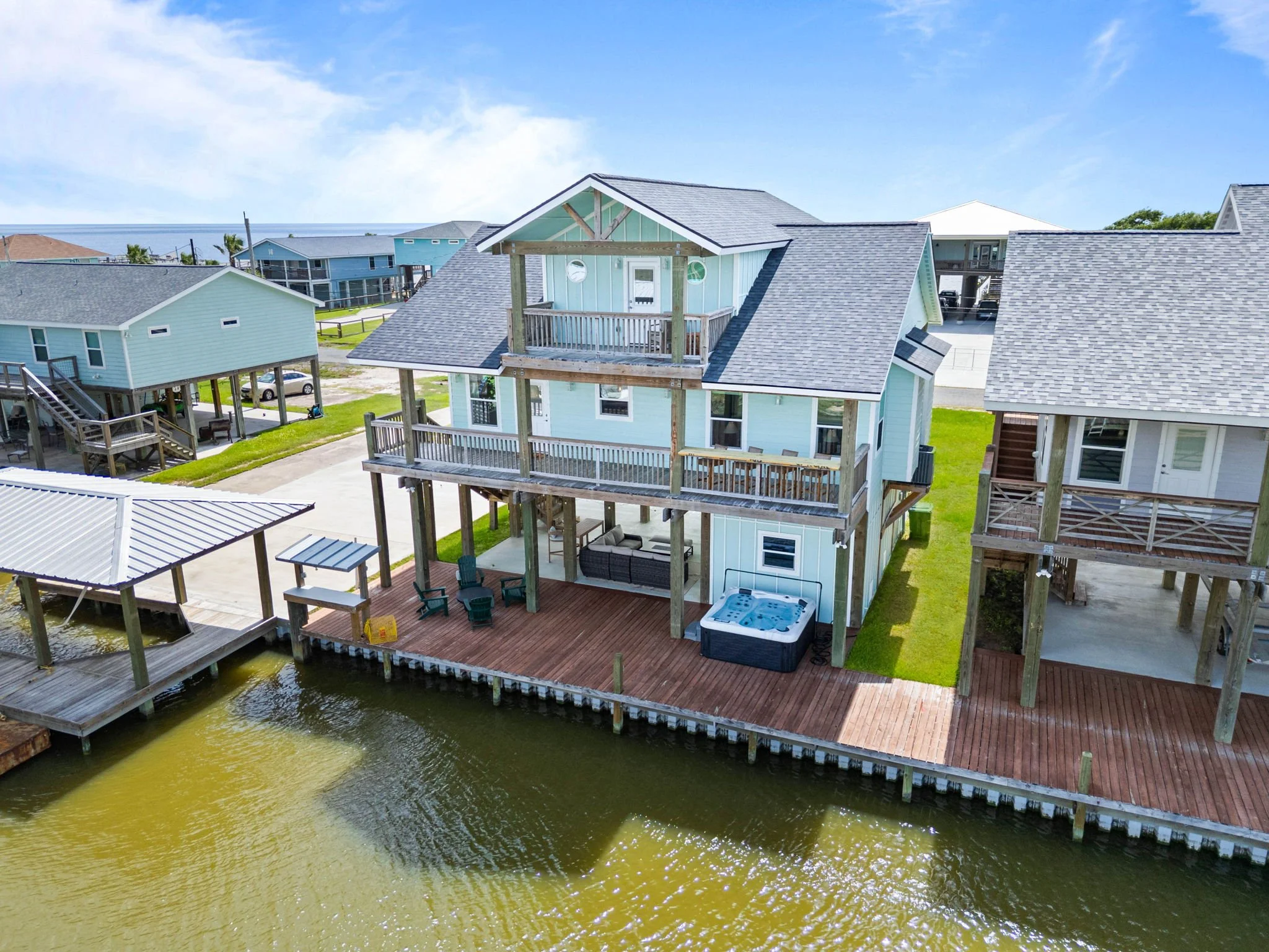 WaterfrontExterior001_Belaire-Breeze_Rockport-Holiday-Beach_023.jpg