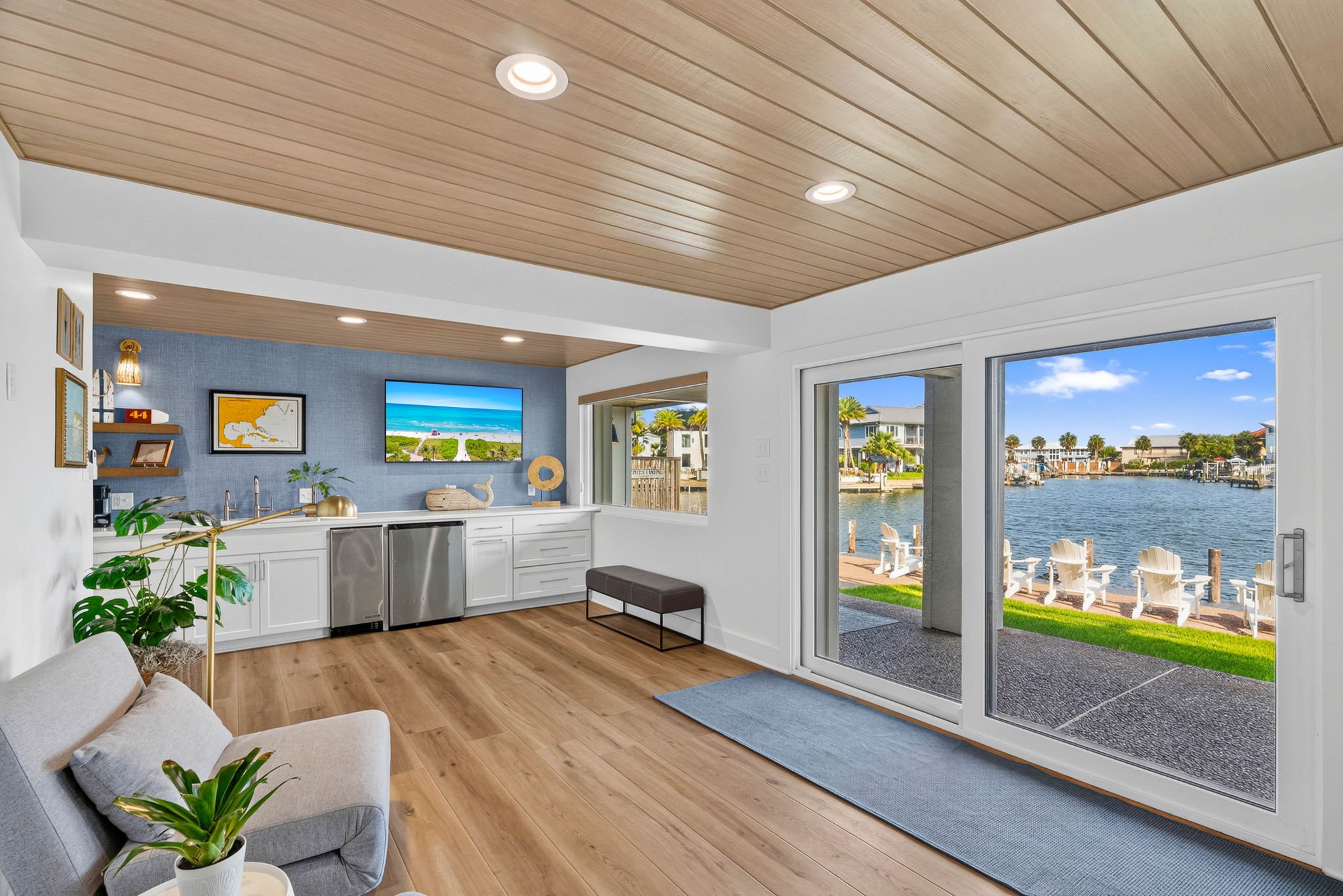 Downstairs lounge with wet bar and waterfront views at George's Landing Rockport TX vacation rental