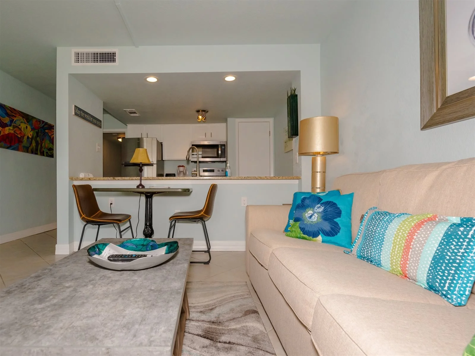Living room with queen sleeper sofa and bay view windows – Tradewinds condo Rockport