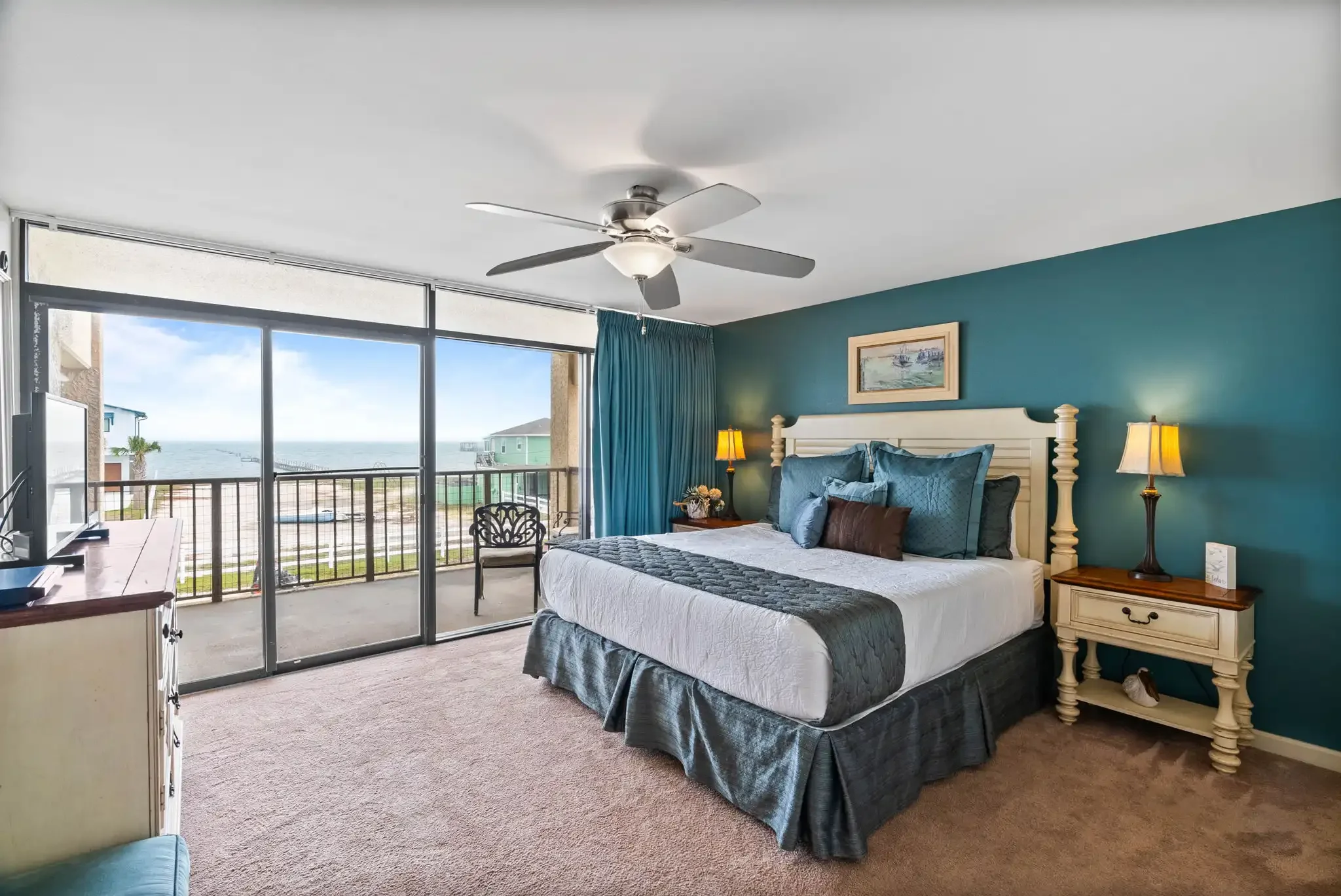 King bedroom with flat-screen TV and coastal décor – Cool Runnings Laguna Reef Rockport